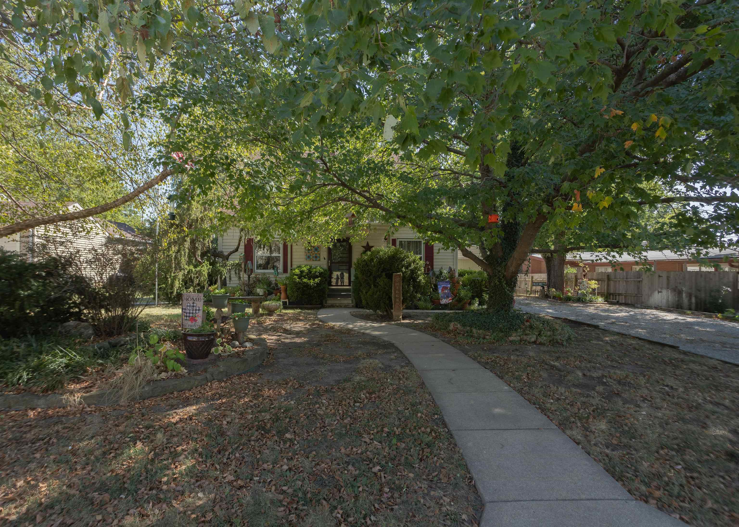 1701 E 7th, Winfield, KS 67156