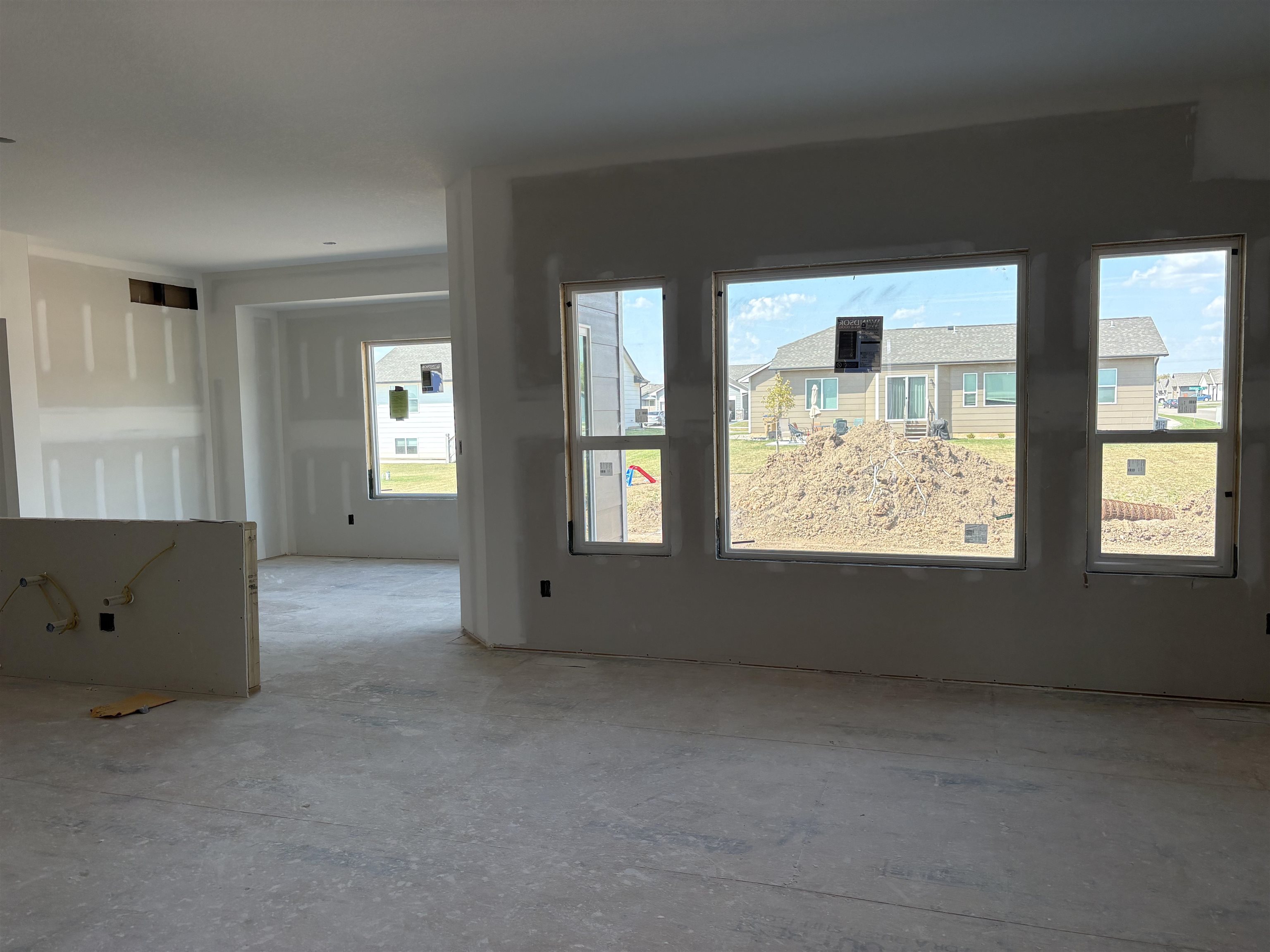 224 E Hanscom St, Derby, KS 67037