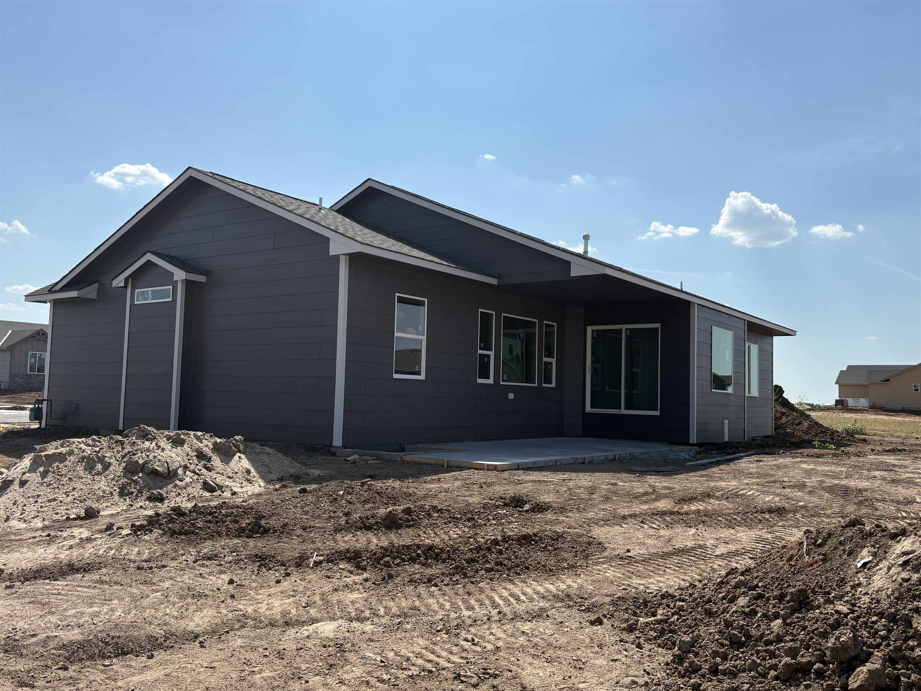 224 E Hanscom St, Derby, KS 67037