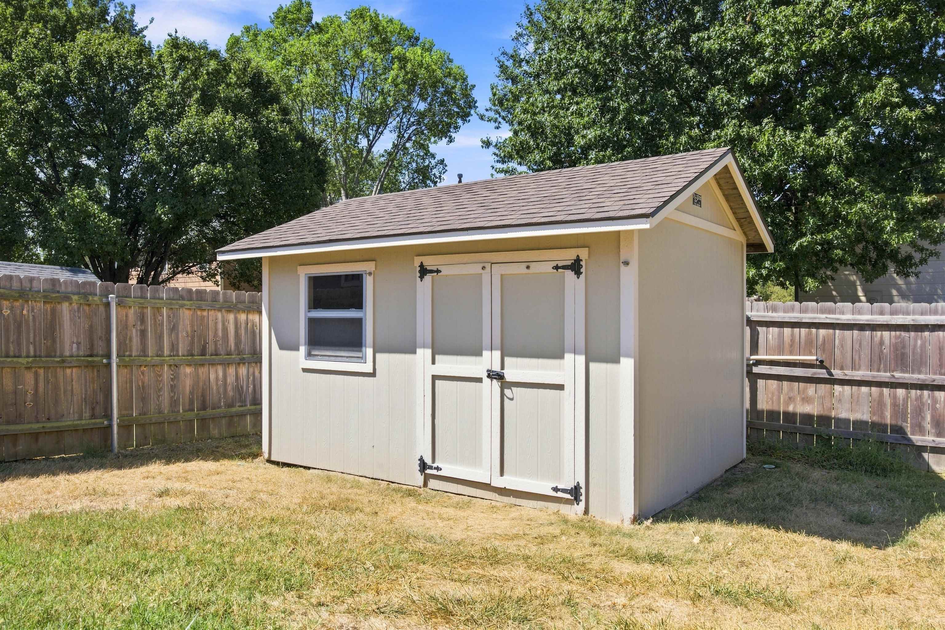 1827 S Brandon, Wichita, KS 67207