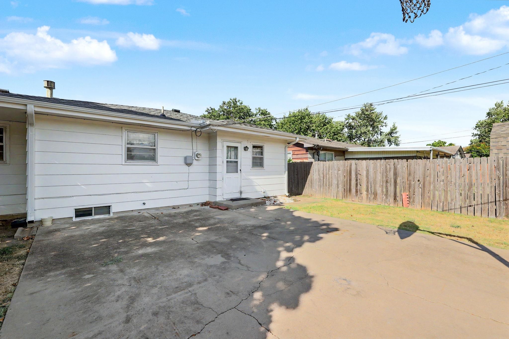 1946 W Greenfield St, Wichita, KS 67217