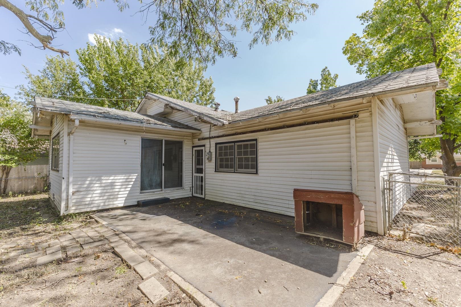 5726 Hanover St, Wichita, KS 67220