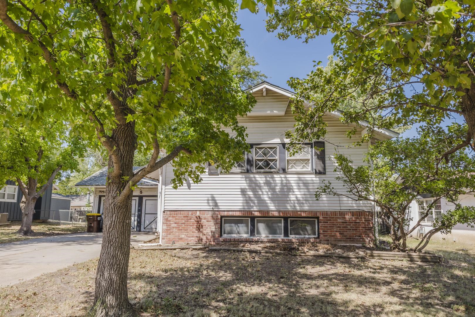 5726 Hanover St, Wichita, KS 67220