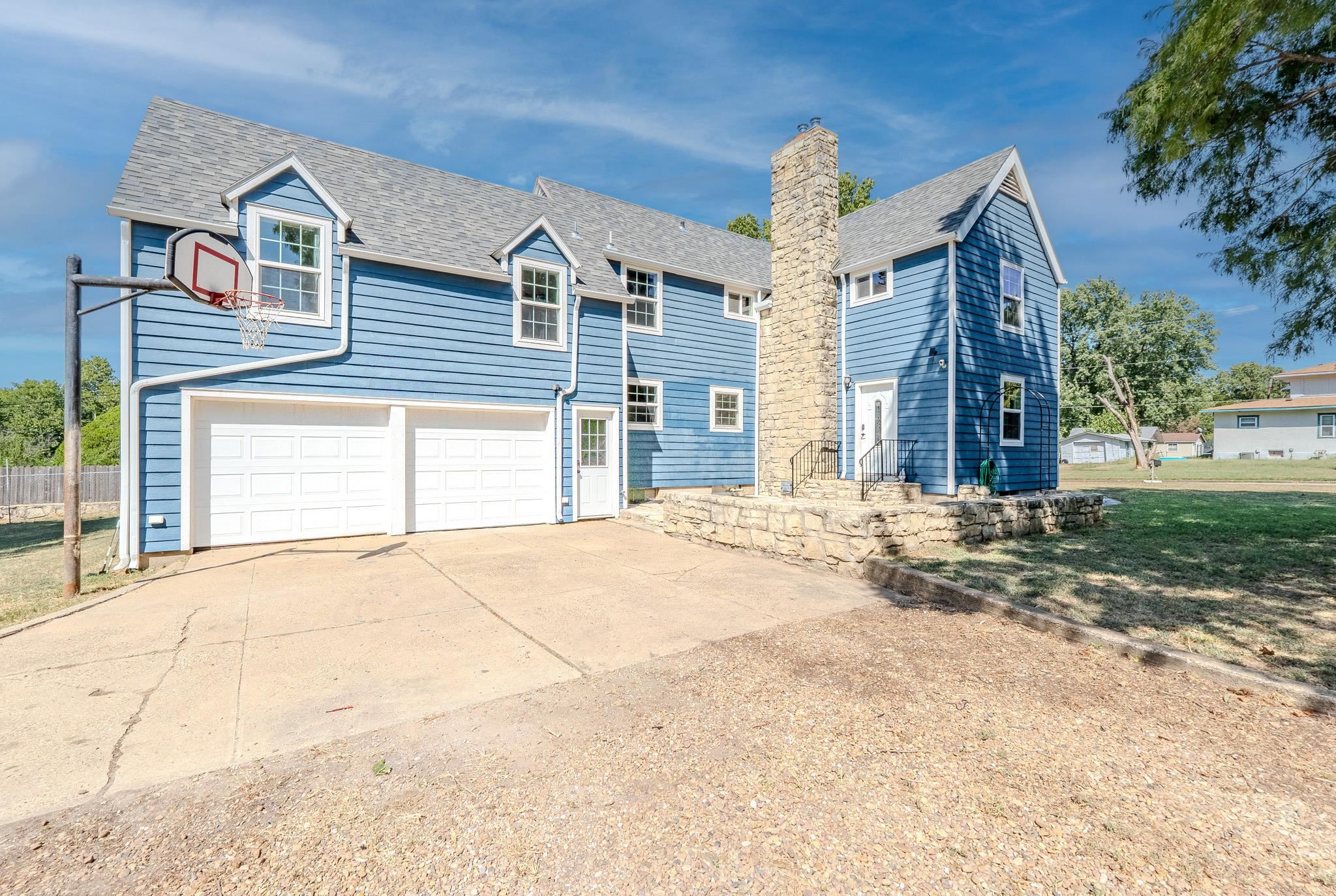 219 Park, Winfield, KS 67156