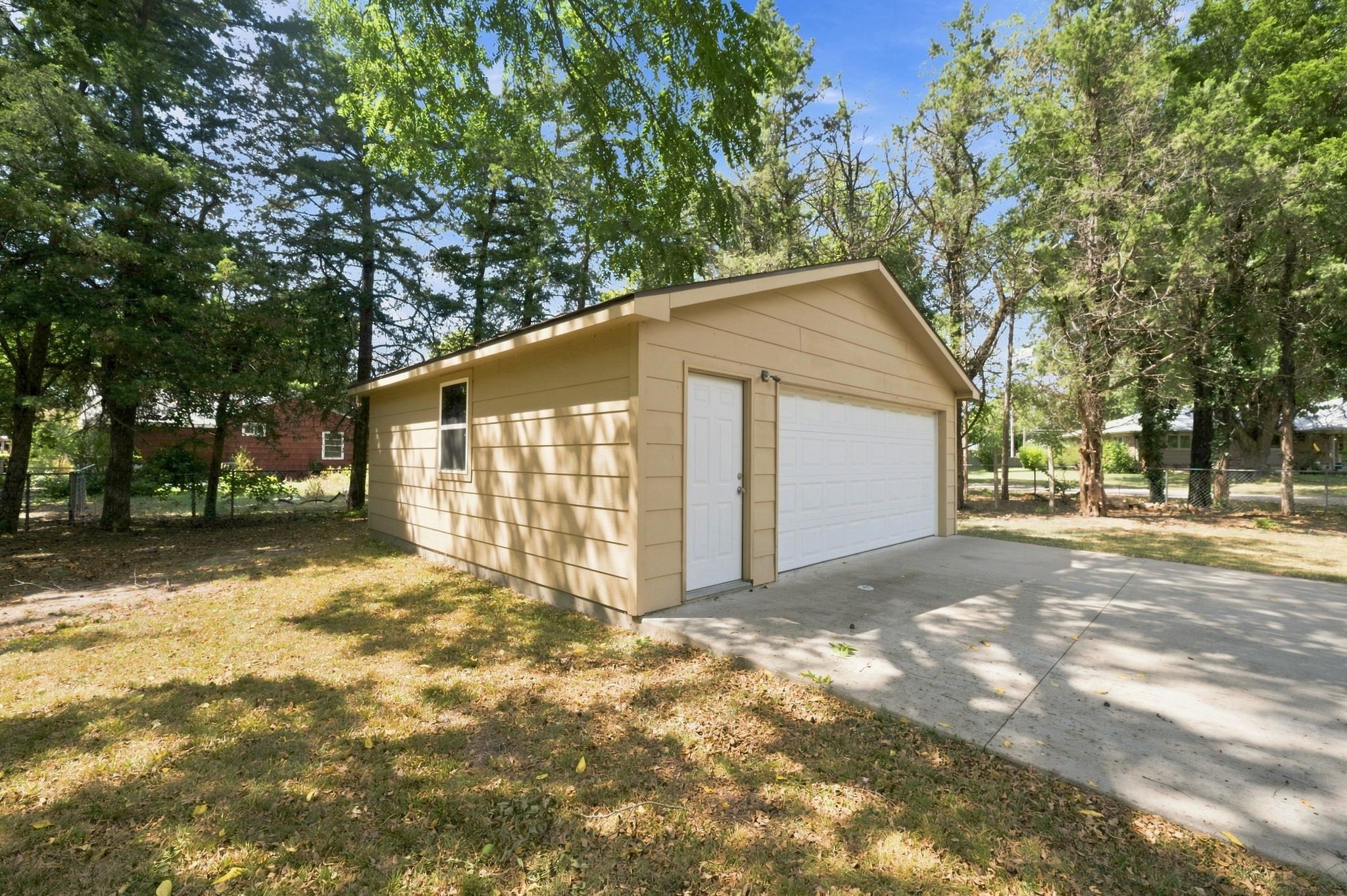 3259 N Coolidge Ave, Wichita, KS 67204-4250