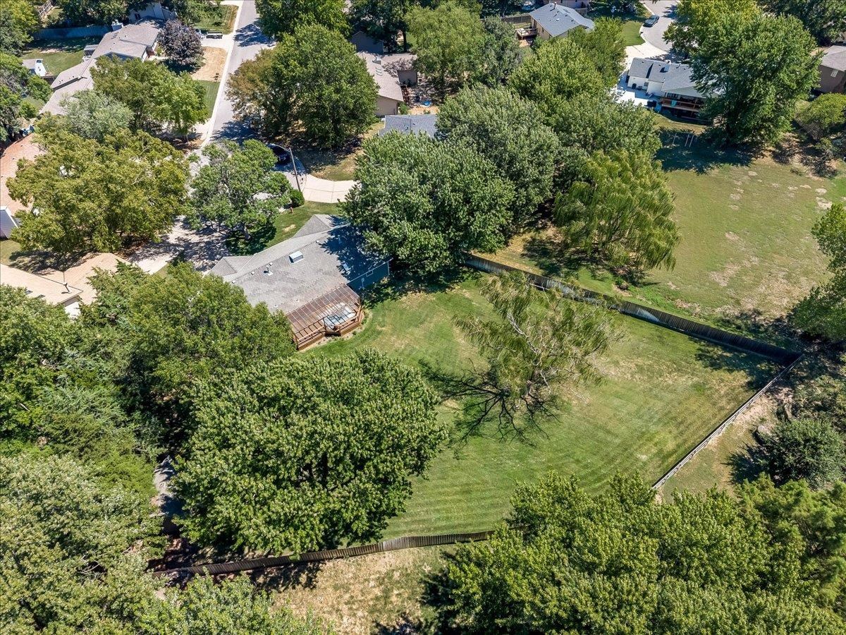 1437 N Windmill Ct, Derby, KS 67037