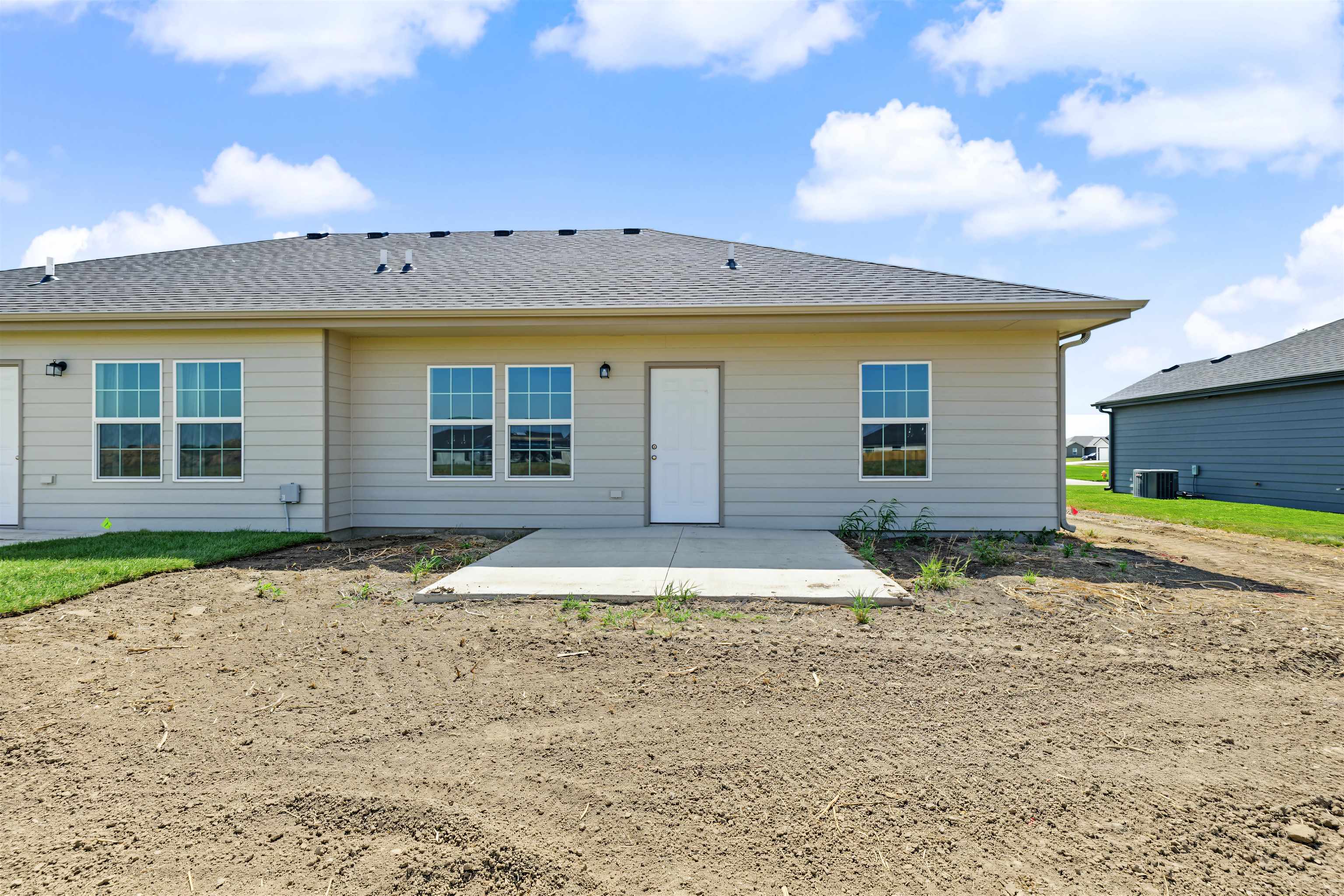 1213 Fountain Dr, Salina, KS 67401