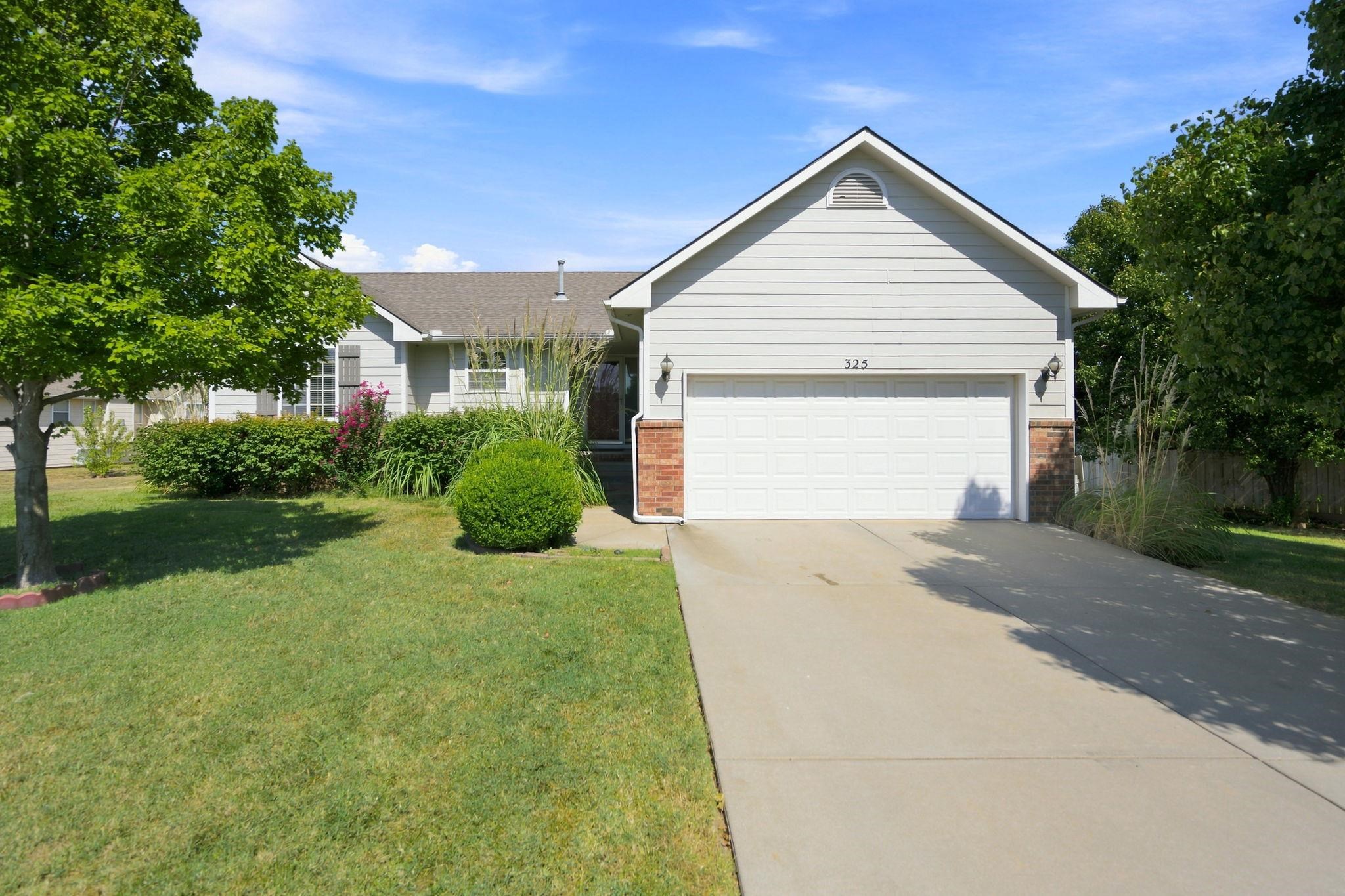 325 N Clay Cir, Wichita, KS 67206