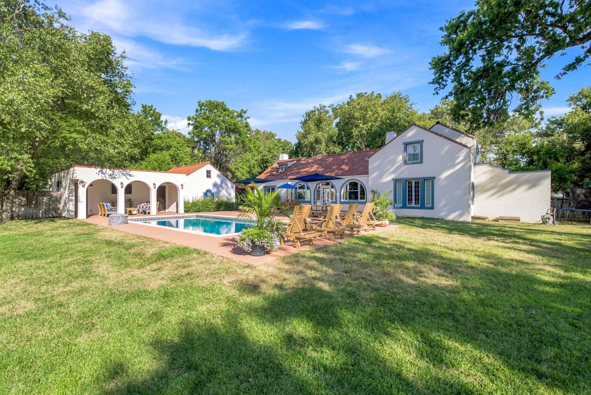 3823 E Lewis St, Wichita, KS 67218