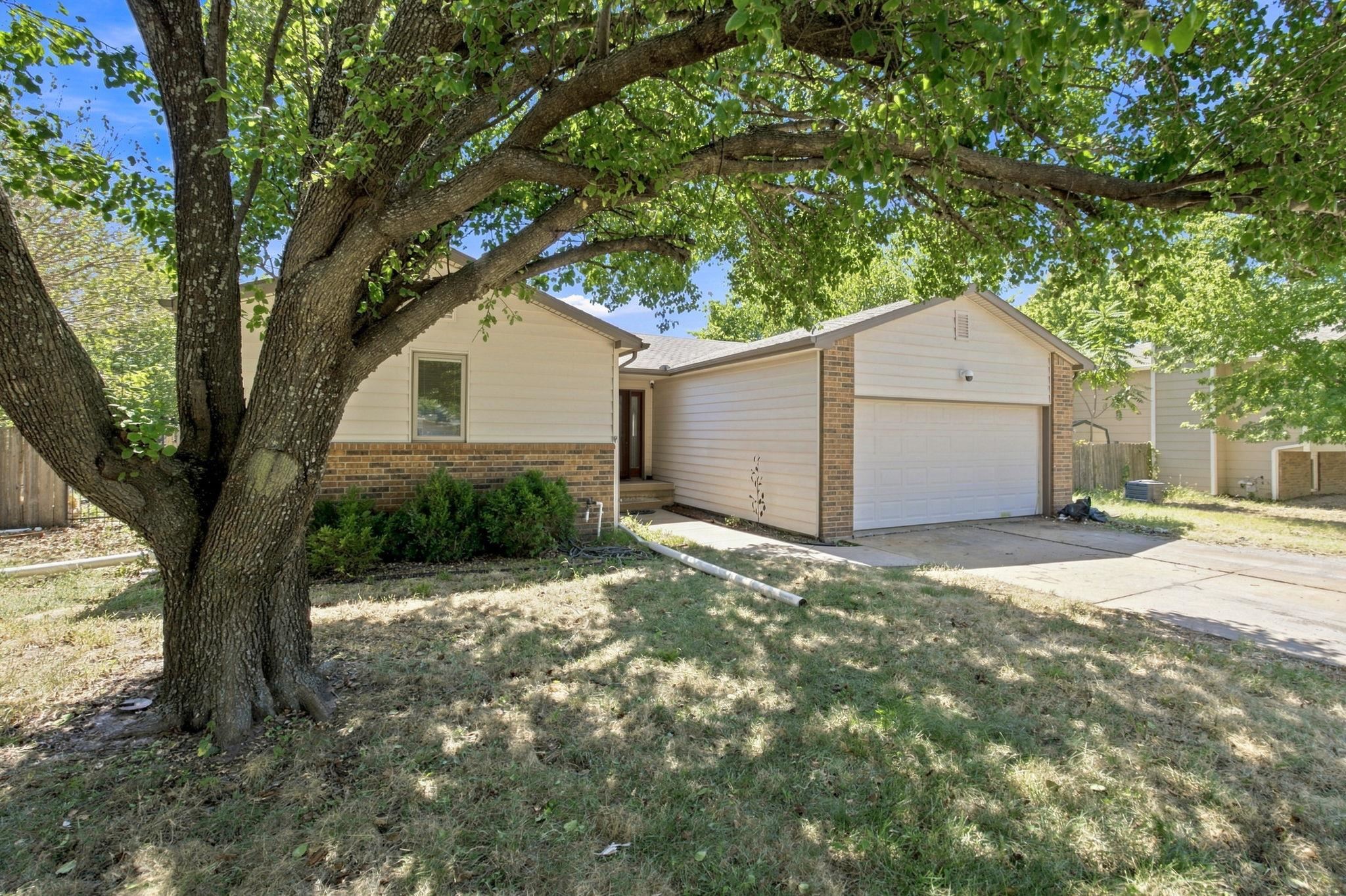 621 E Showalter, Rose Hill, KS 67133