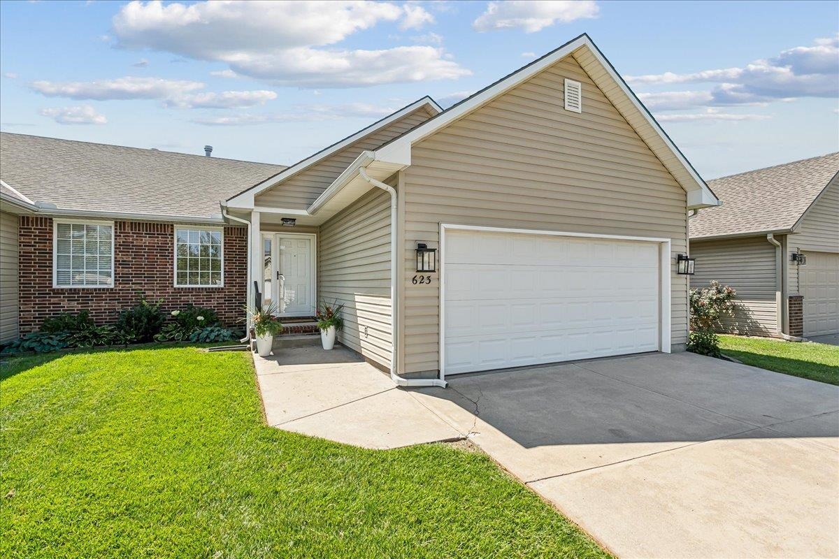 623 W Autumn Ridge Ct, Andover, KS 67002