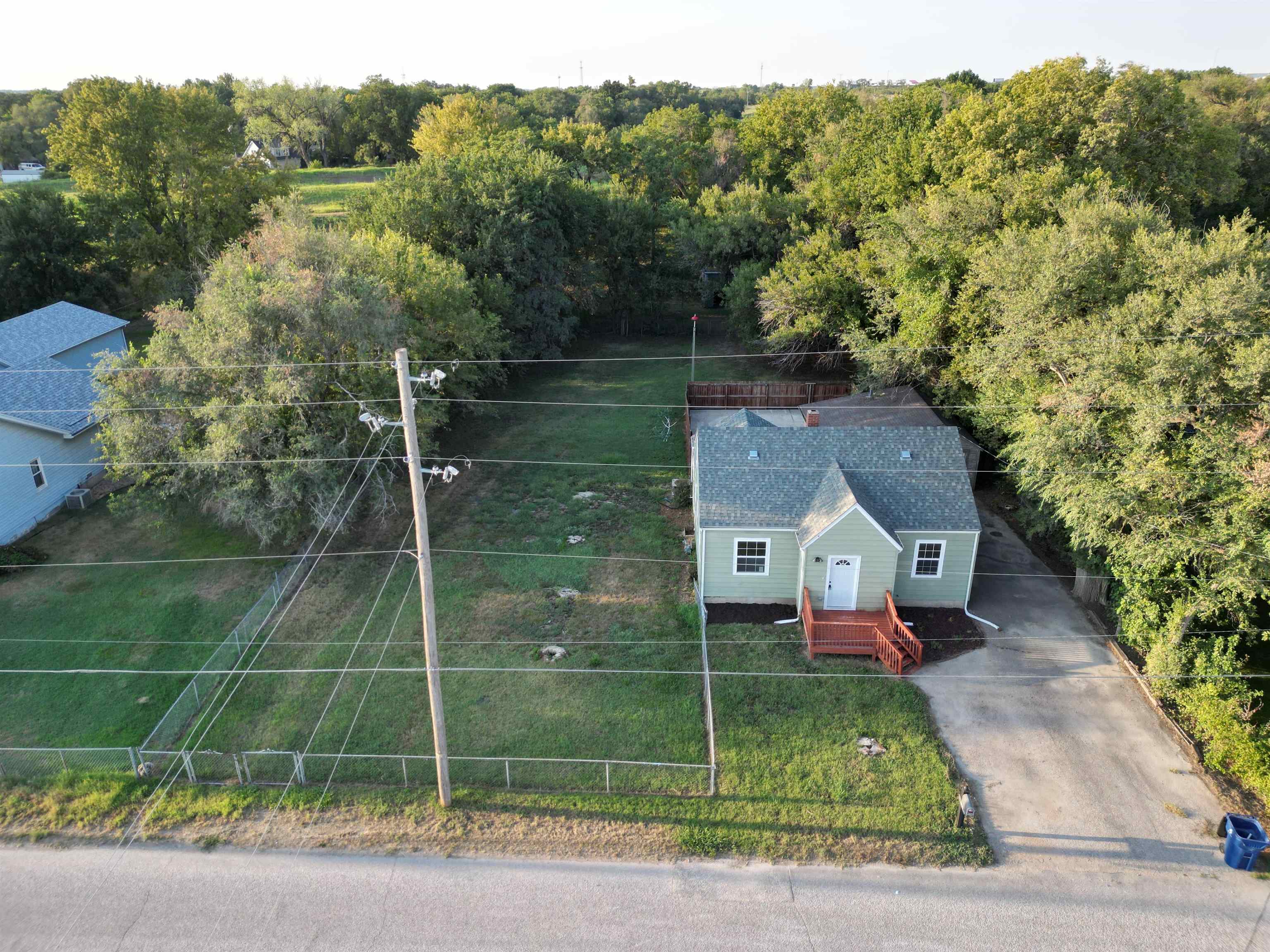 522 E 49th St N, Park City, KS 67219