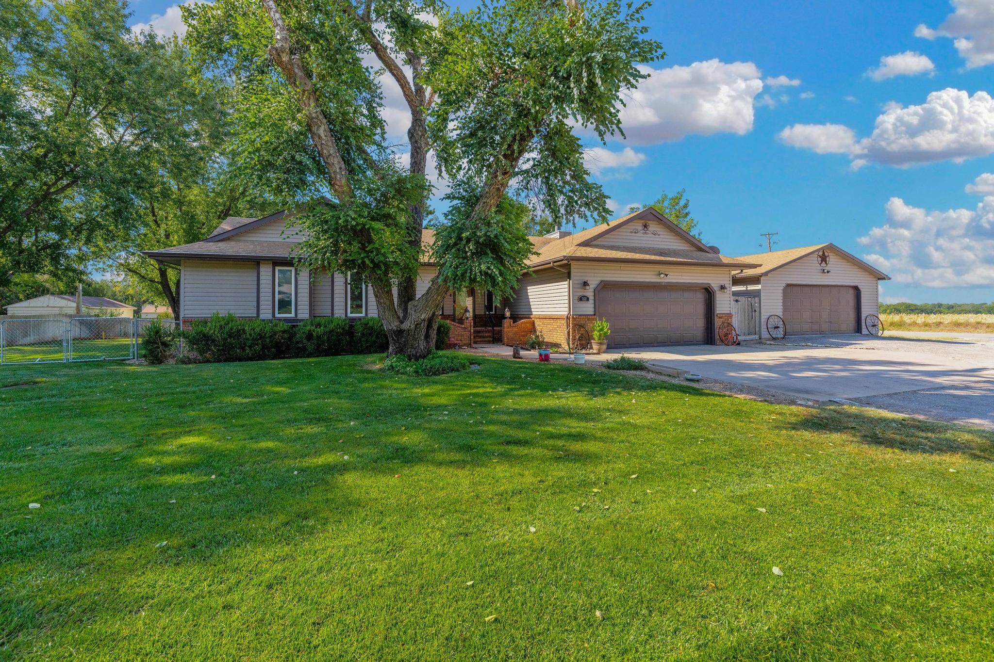 7121 W 35th St S, Wichita, KS 67215