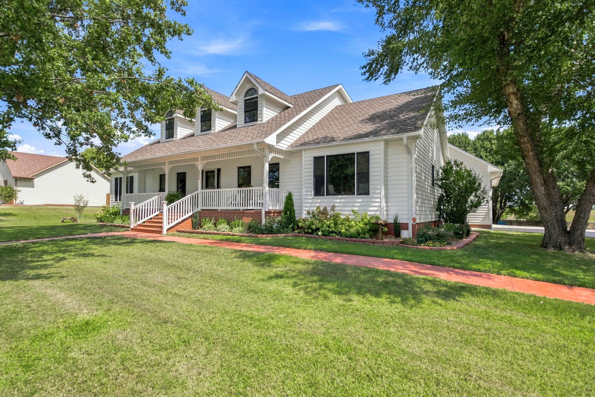 2006 Carter Ave, Augusta, KS 67010