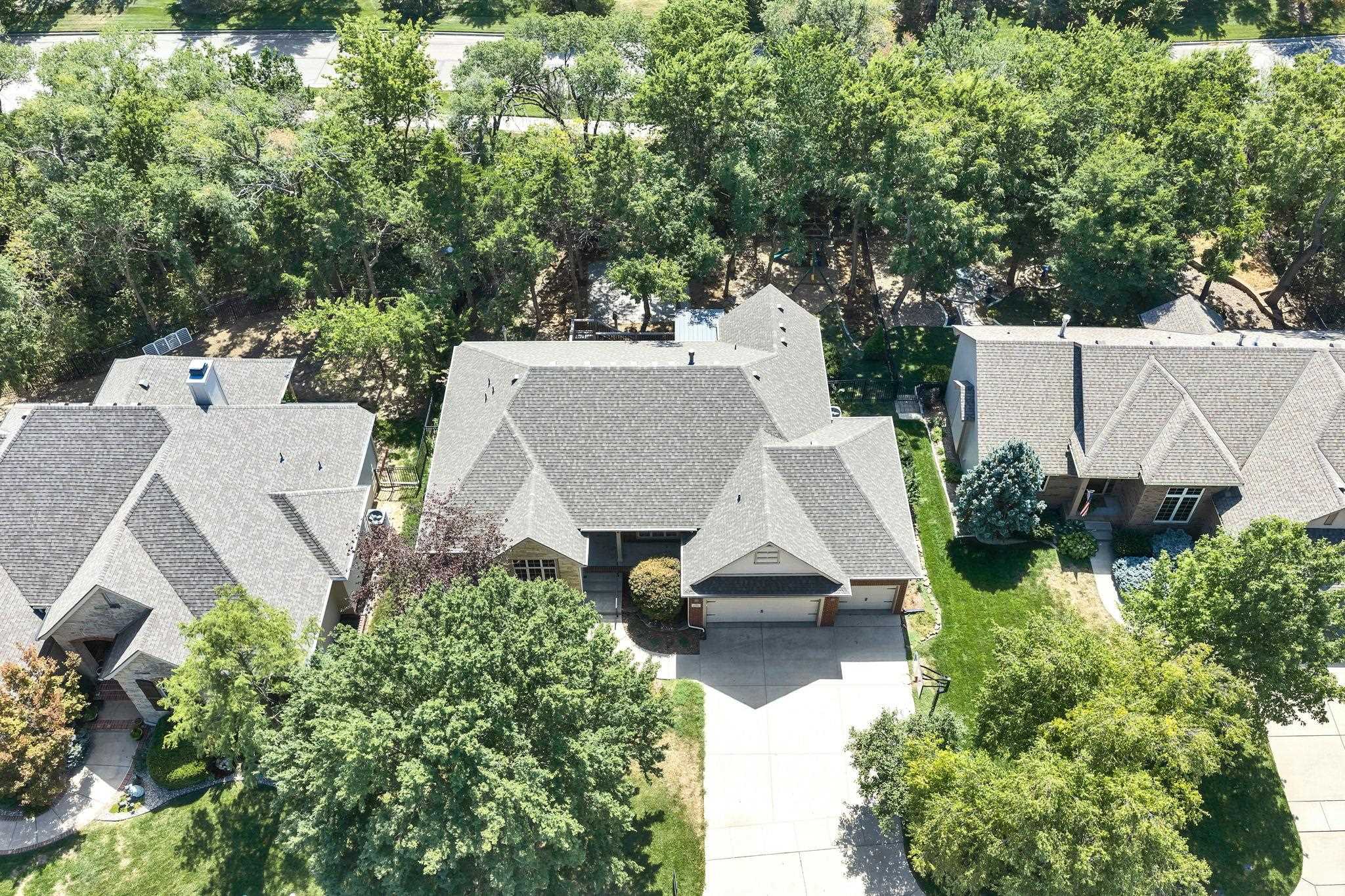 2405 N Peckham Ct, Wichita, KS 67228