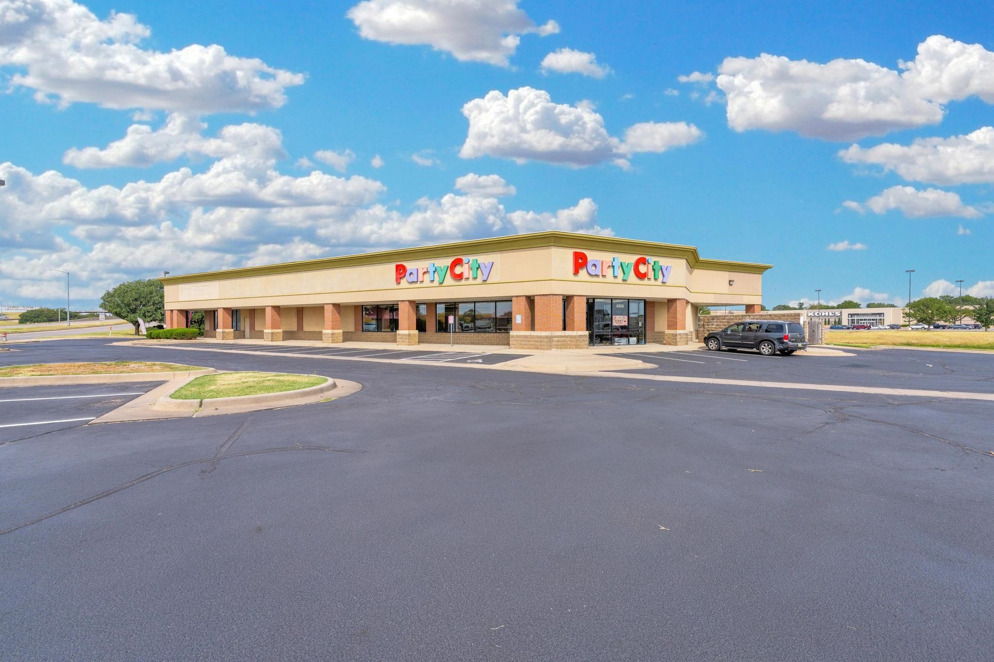 6866 W Kellogg Dr, Wichita, KS 67209