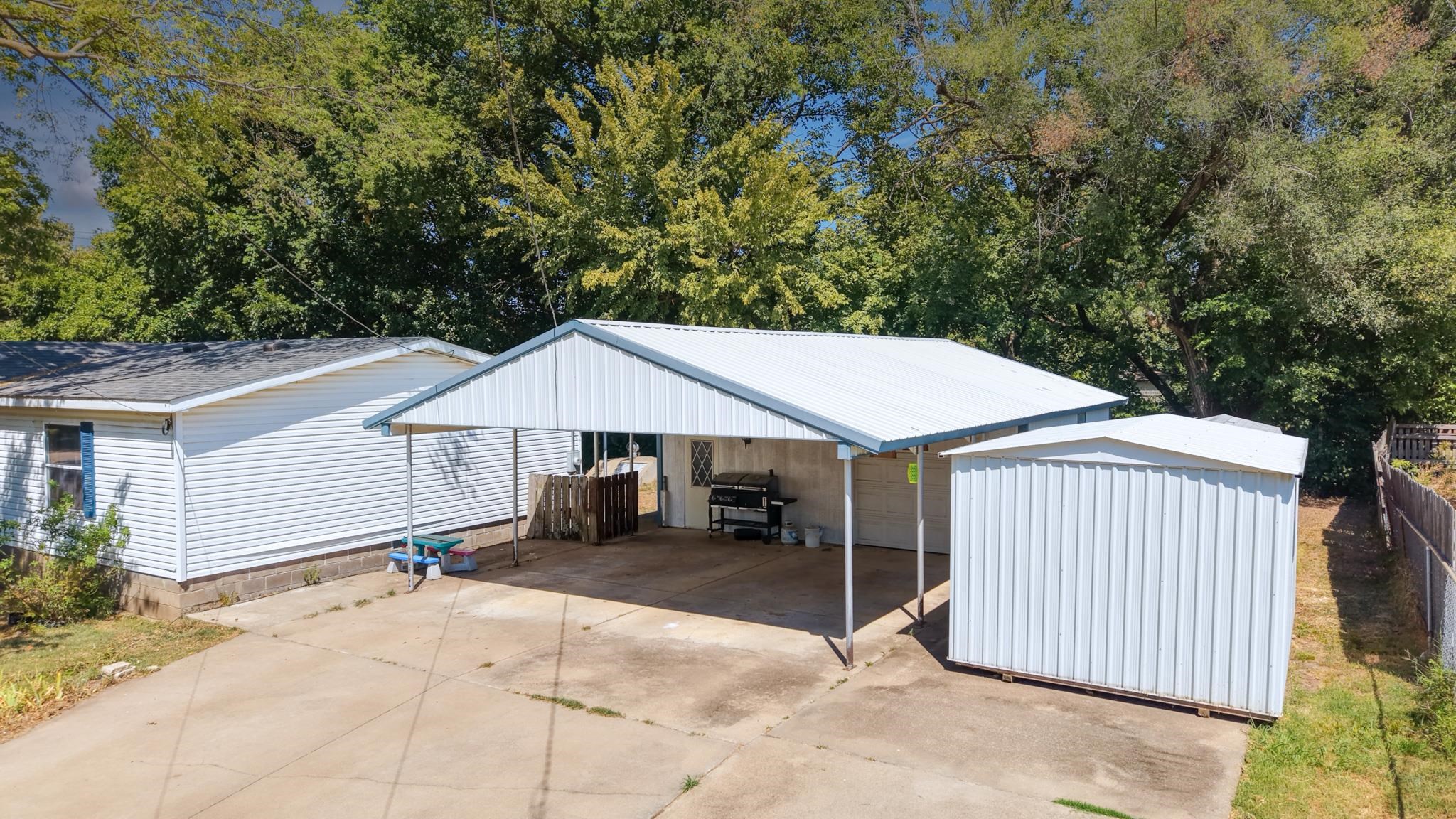 1010 E 1st, Winfield, KS 67156