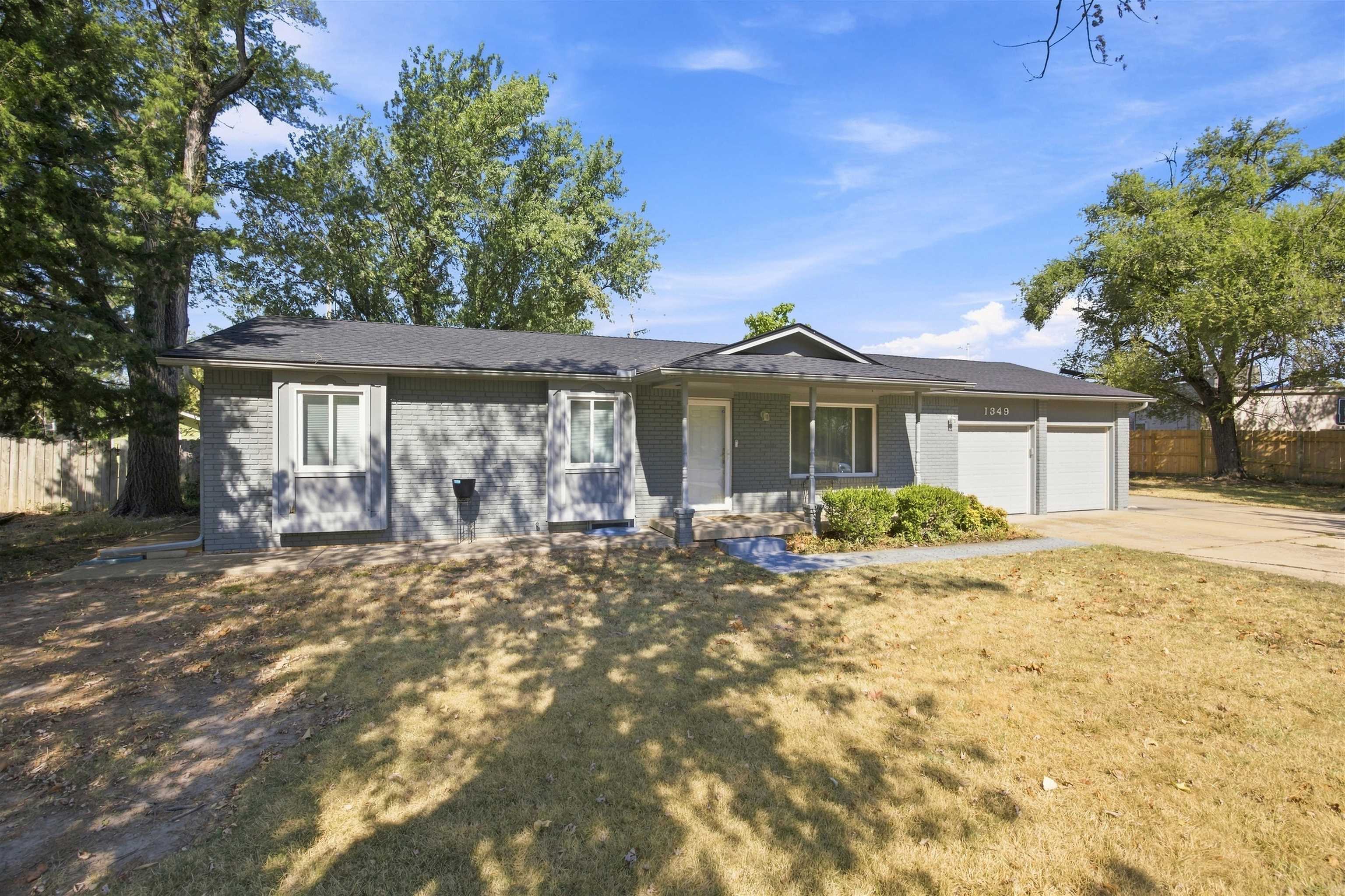 1349 N Summitlawn St, Wichita, KS 67212