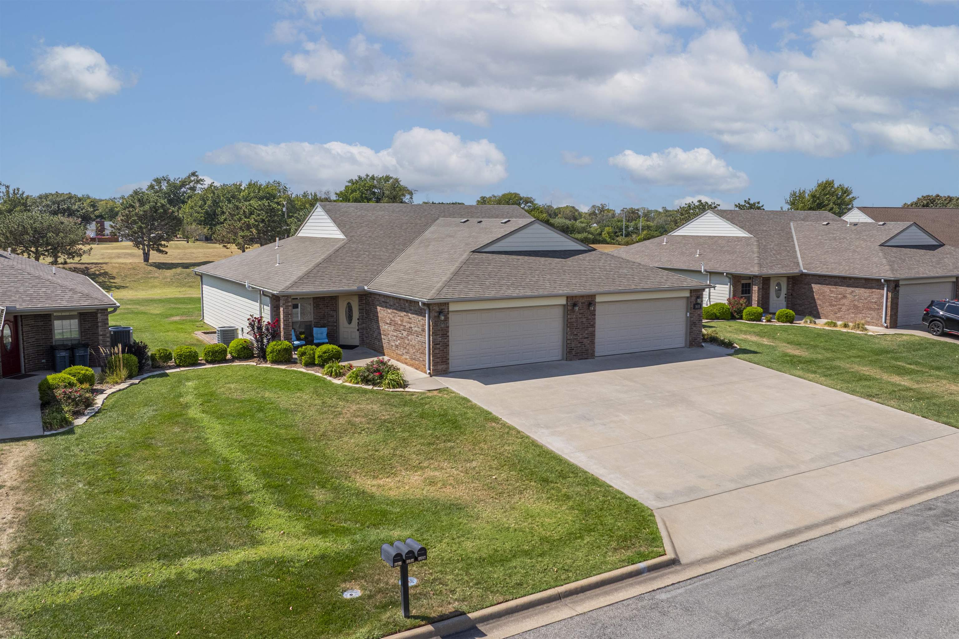 3607 Lakeshore Dr, Winfield, KS 67156