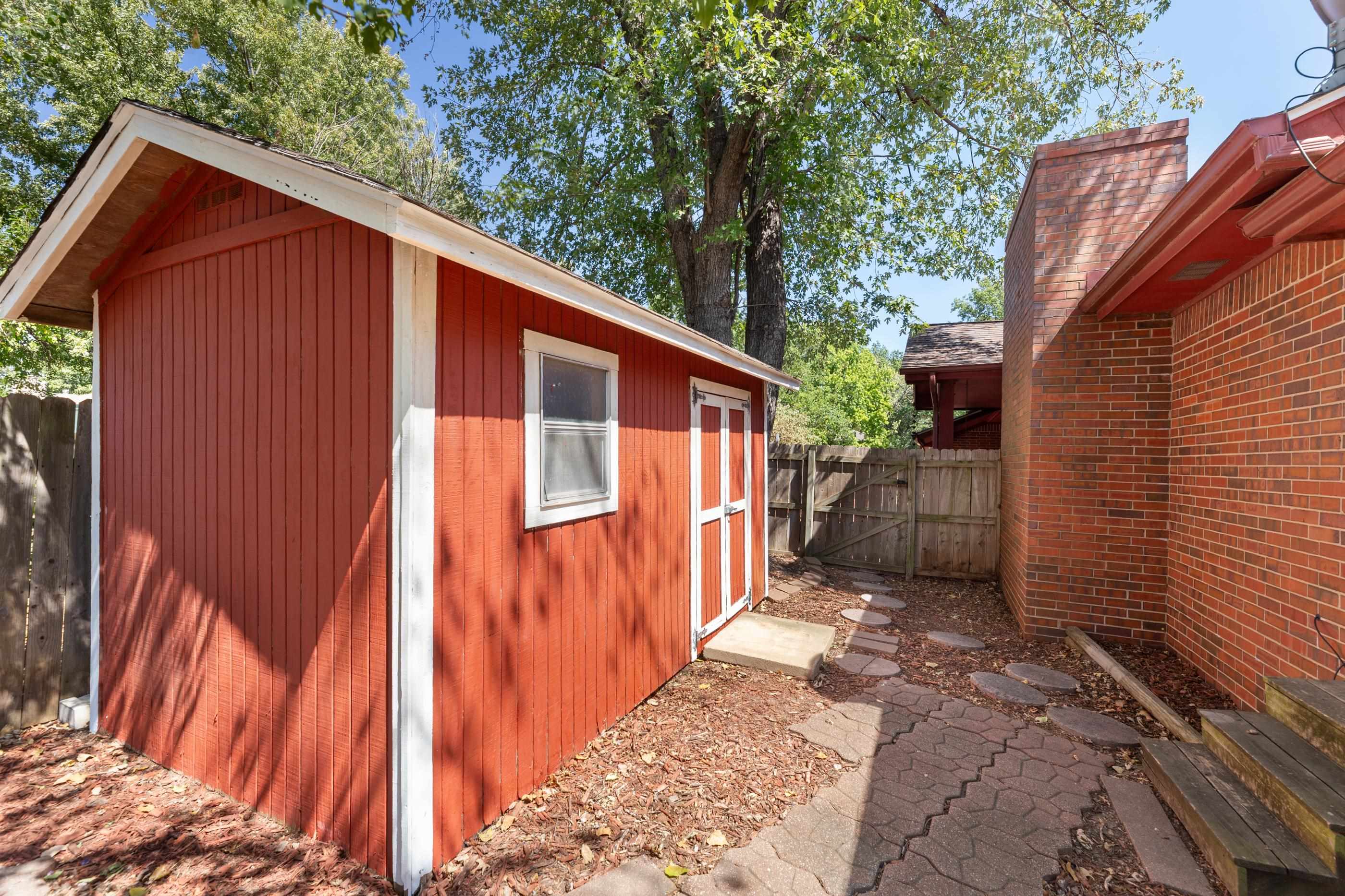 1337 N Denene Ln, Wichita, KS 67212