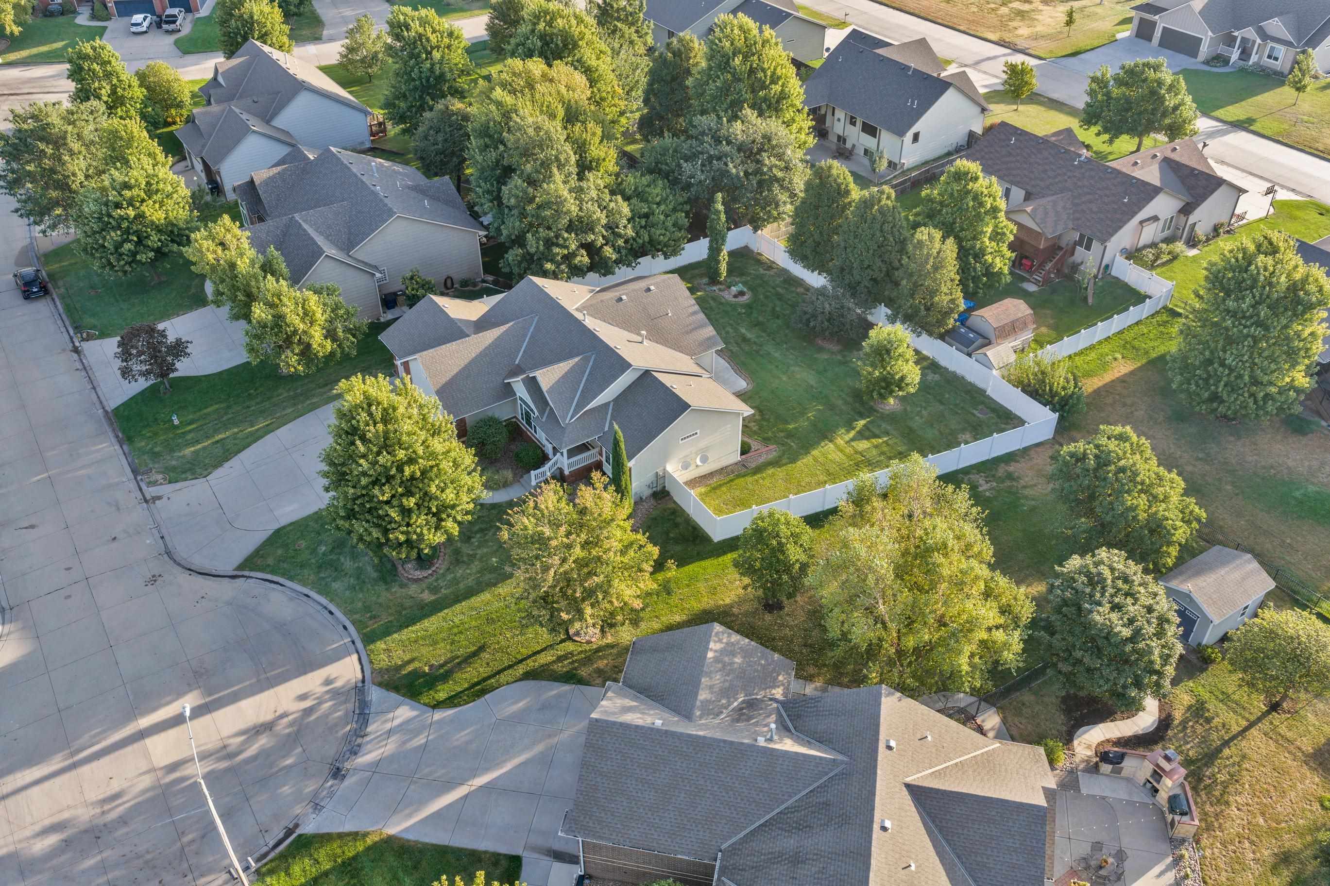 615 Autumn Glen Ct, Newton, KS 67114