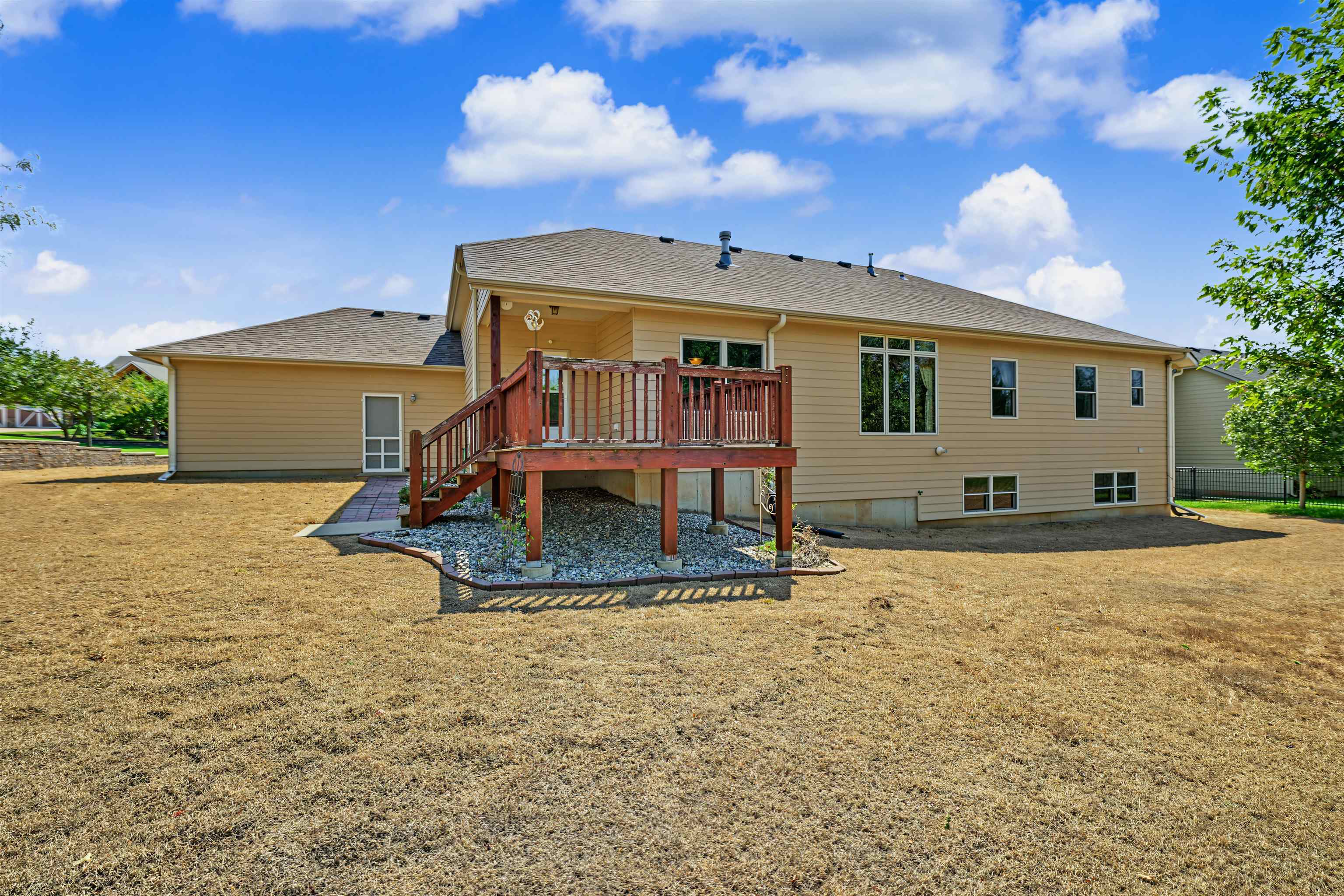 2213 Pinecrest Cir, Salina, KS 67401