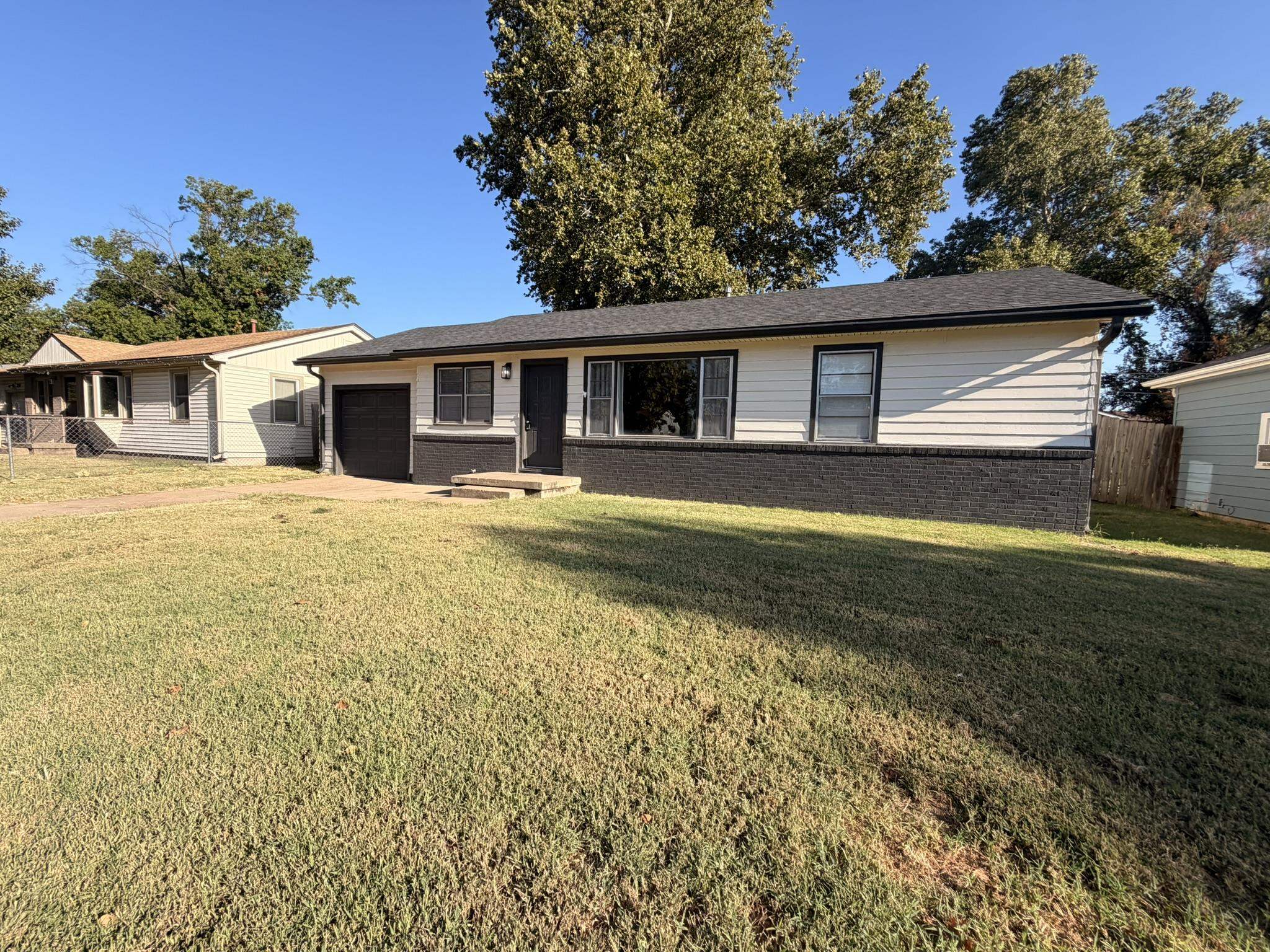 234 Stanley Dr, Arkansas City, KS 67005