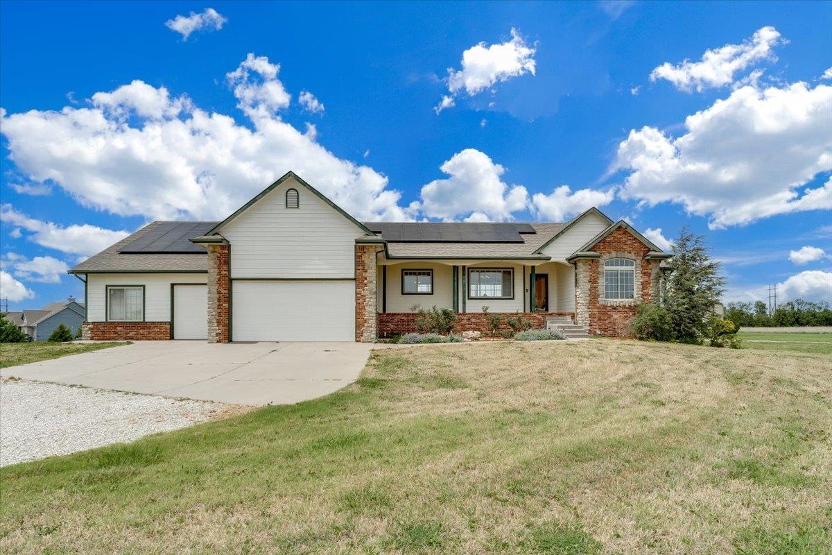 8015 S Butterfly Ct, Clearwater, KS 67026-8572
