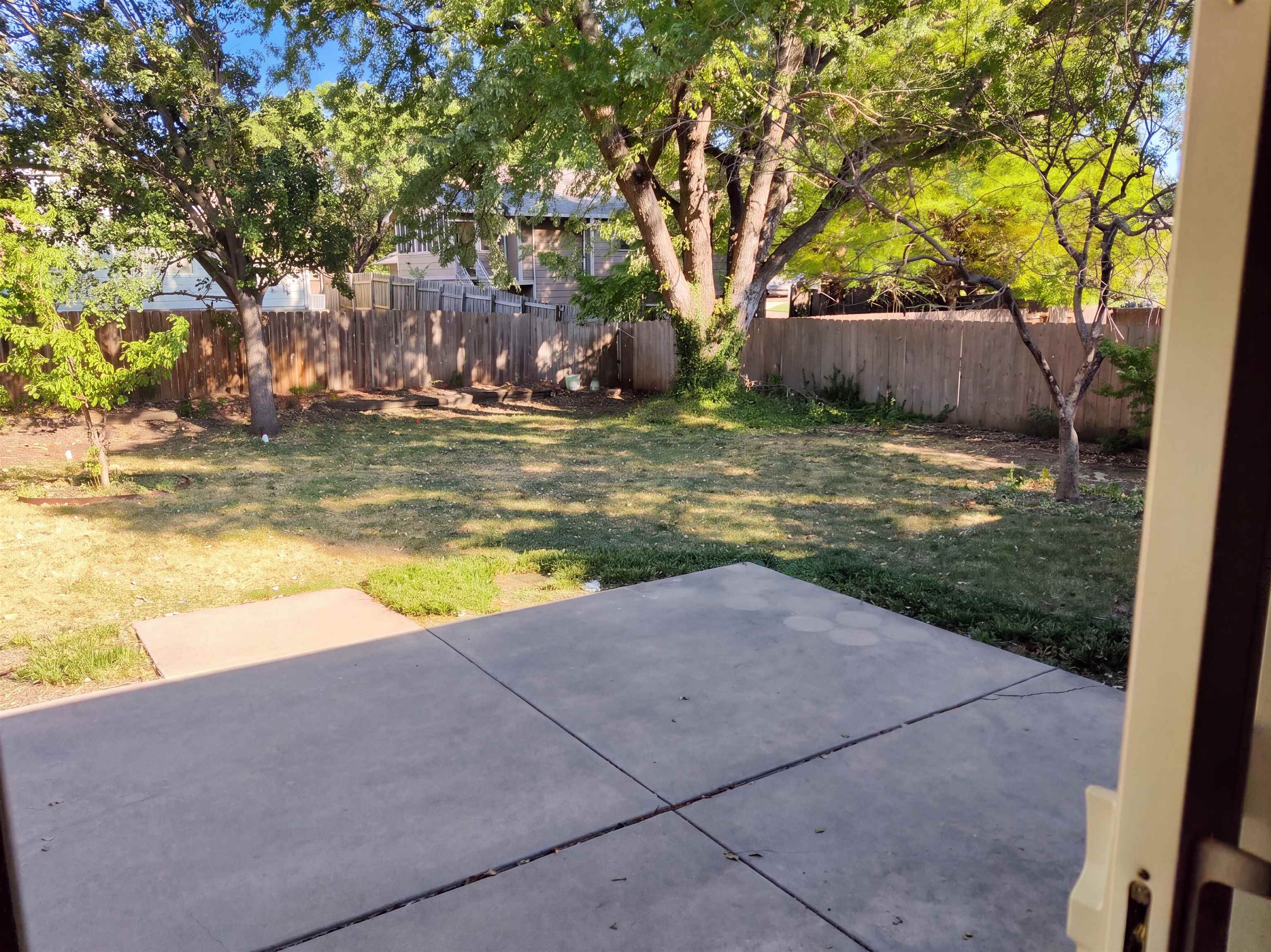 2206 N Basswood Ct, Derby, KS 67037