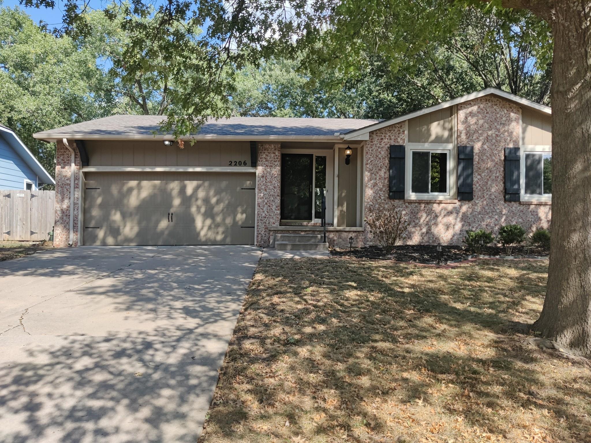 2206 N Basswood Ct, Derby, KS 67037