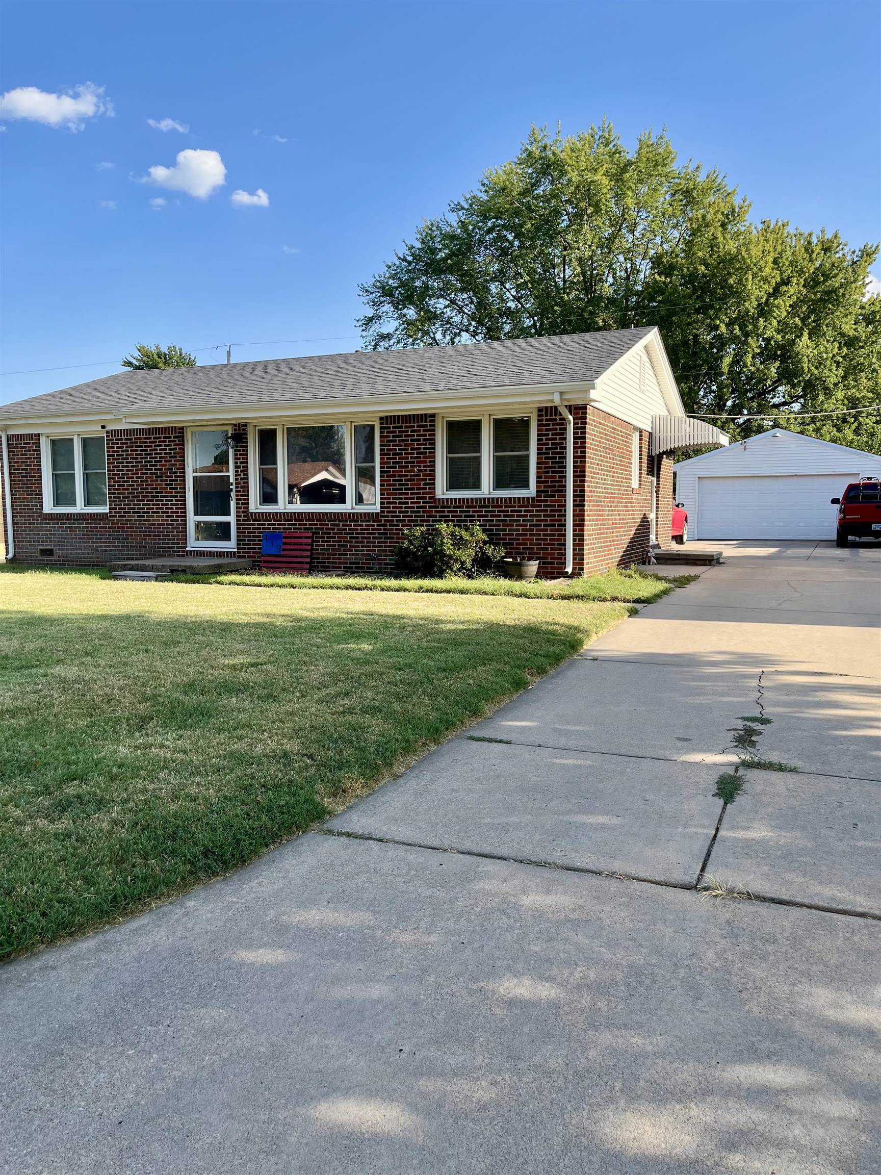 419 SW 5th, Haysville, KS 67060