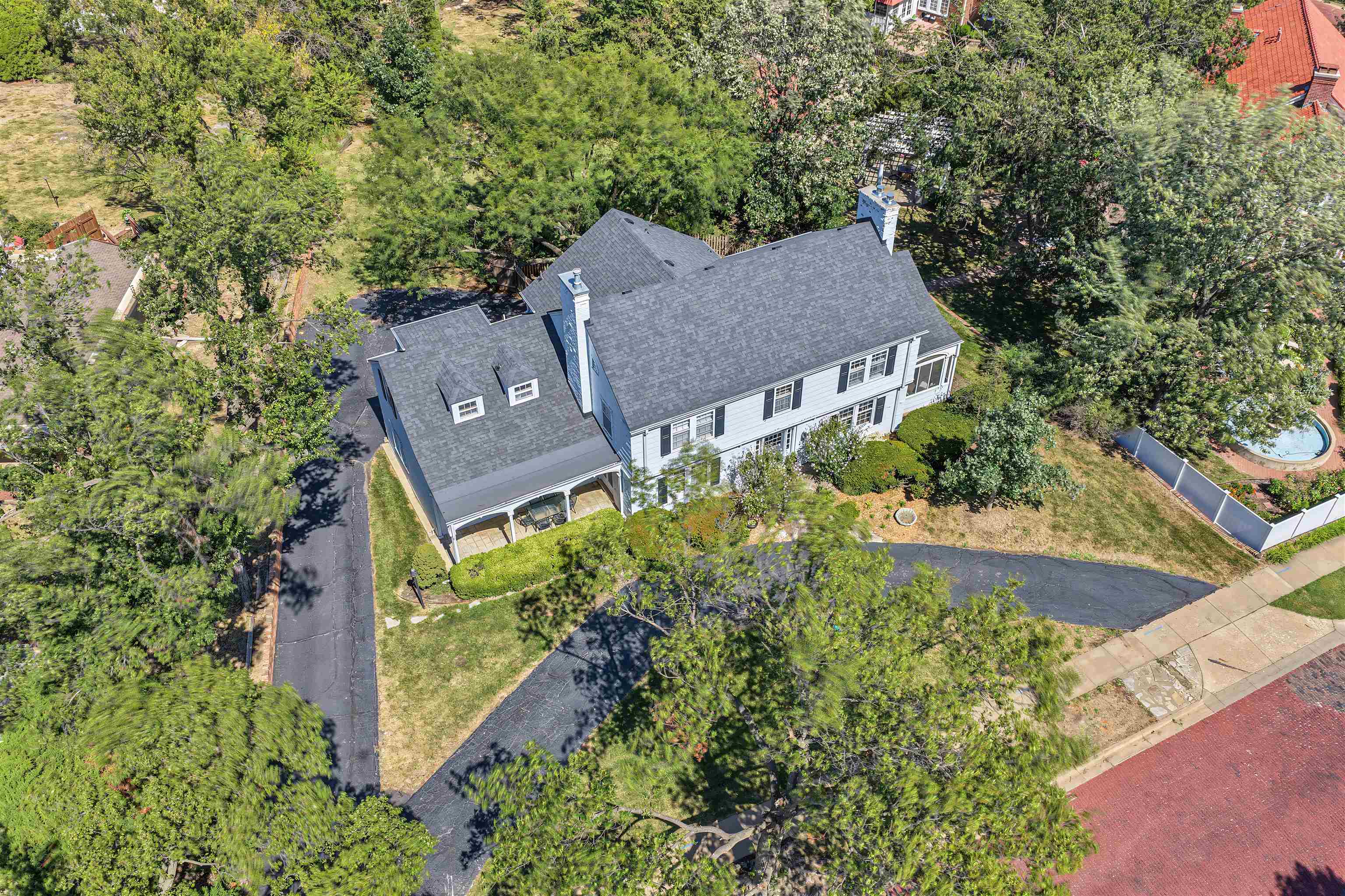 3 Crestview Dr, Salina, KS 67401