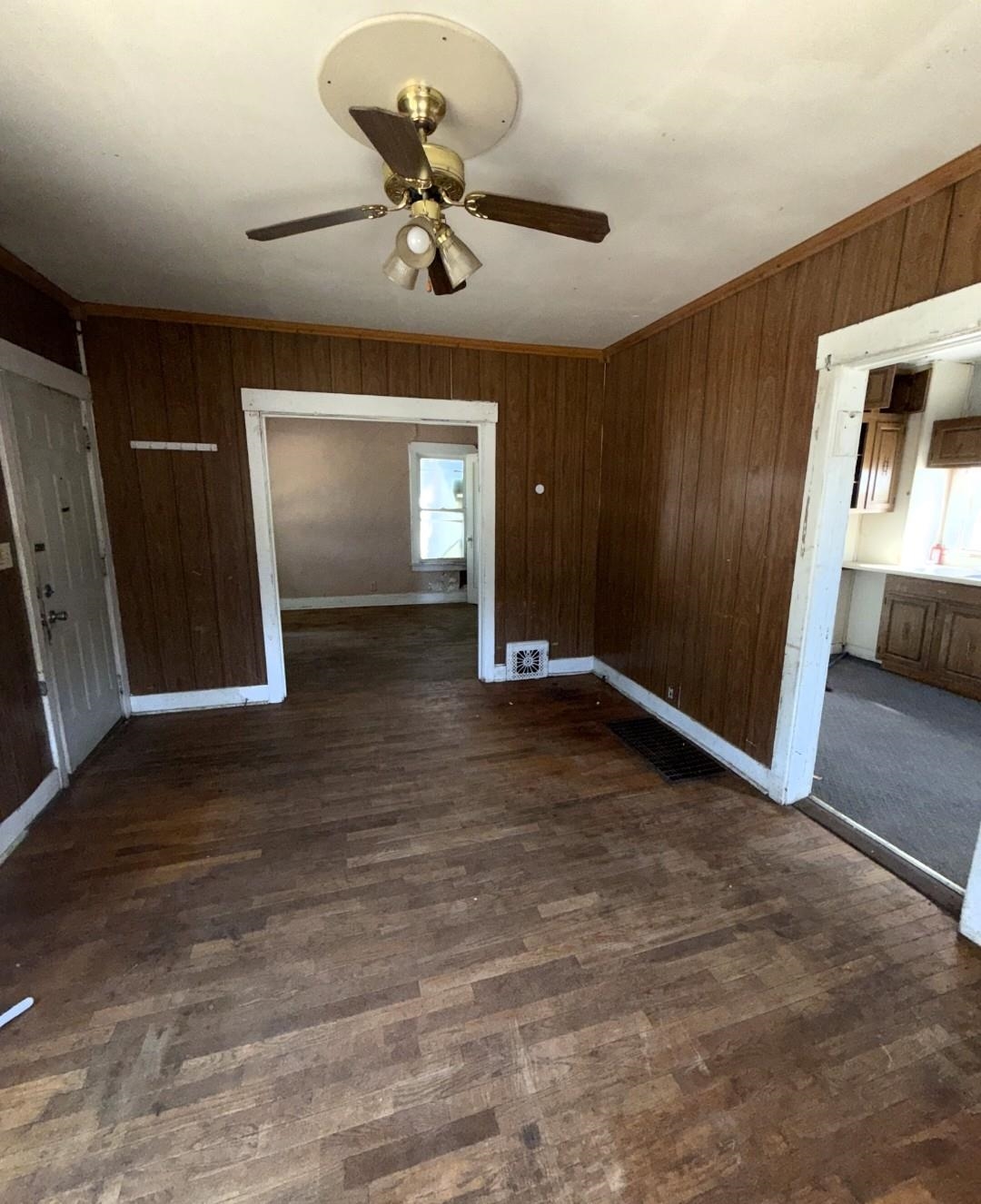 449 Baker St, Salina, KS 67401
