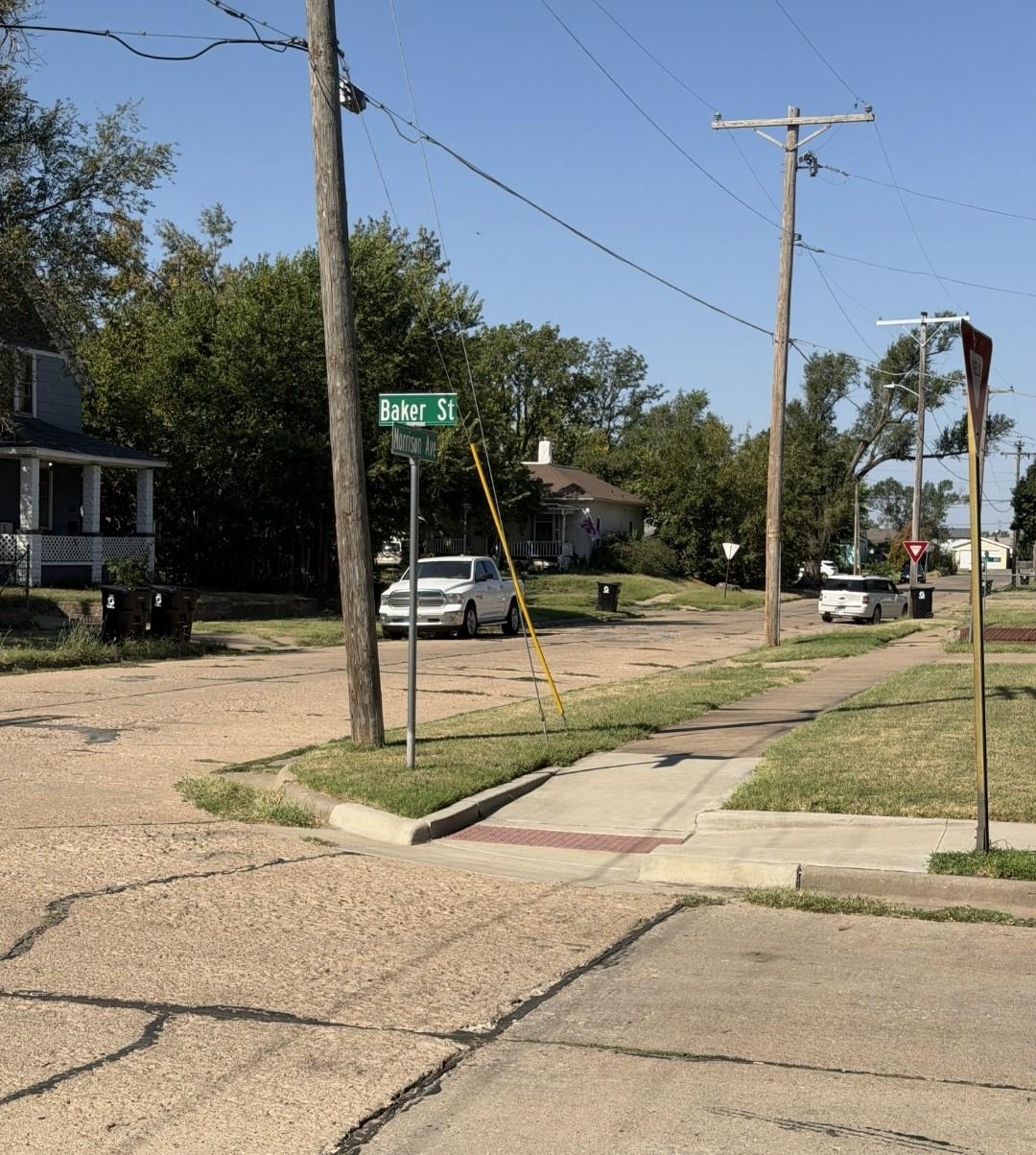 449 Baker St, Salina, KS 67401