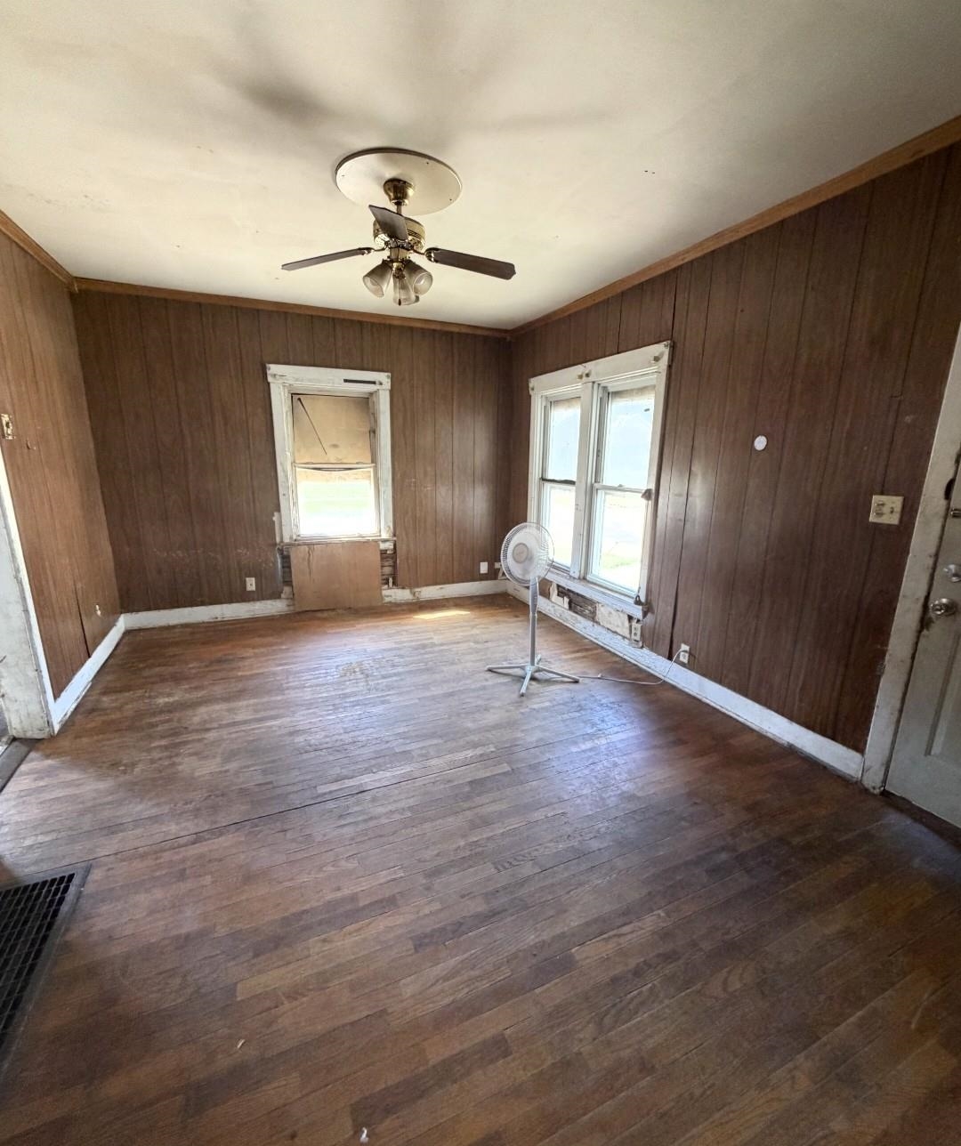449 Baker St, Salina, KS 67401