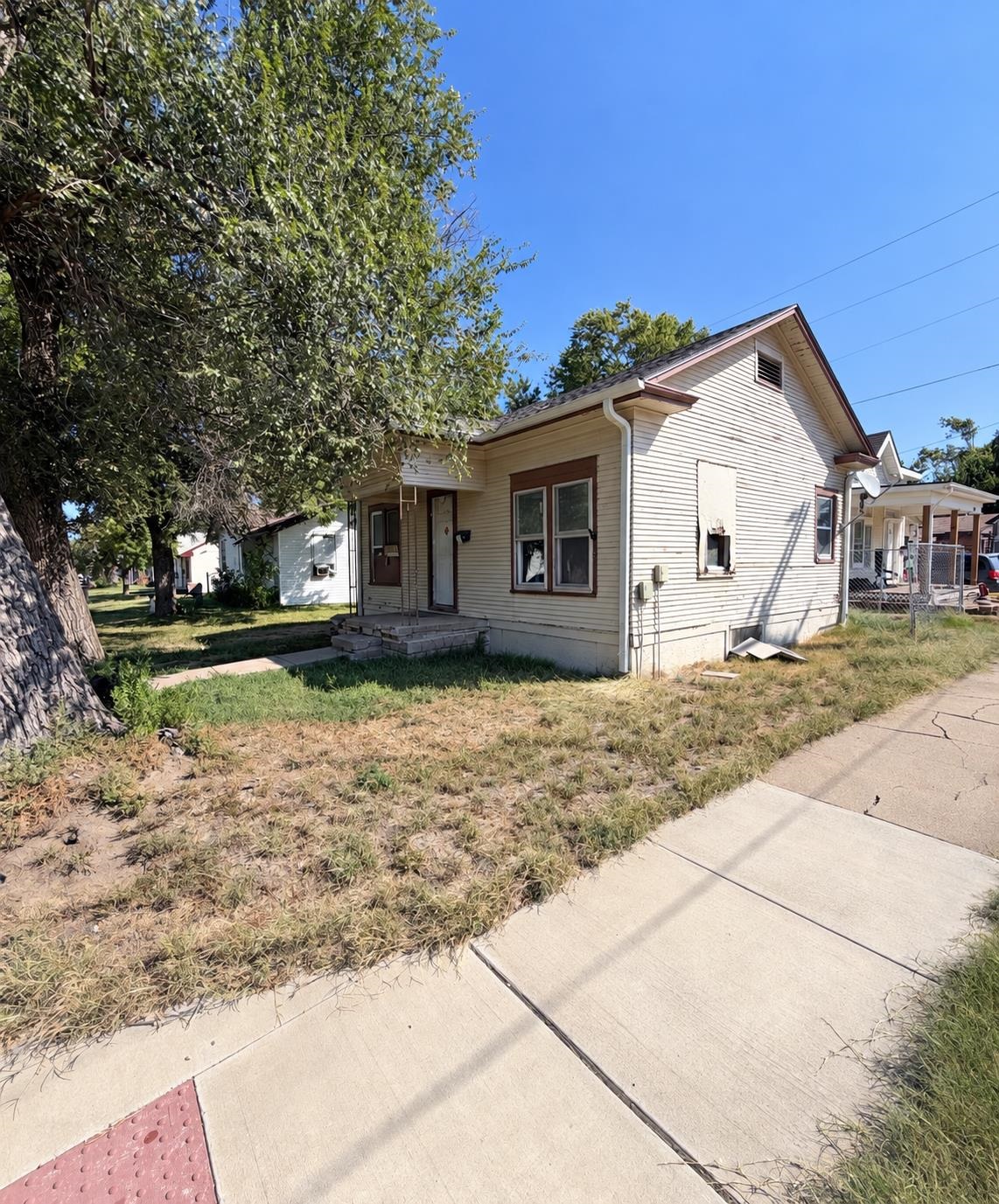 449 Baker St, Salina, KS 67401