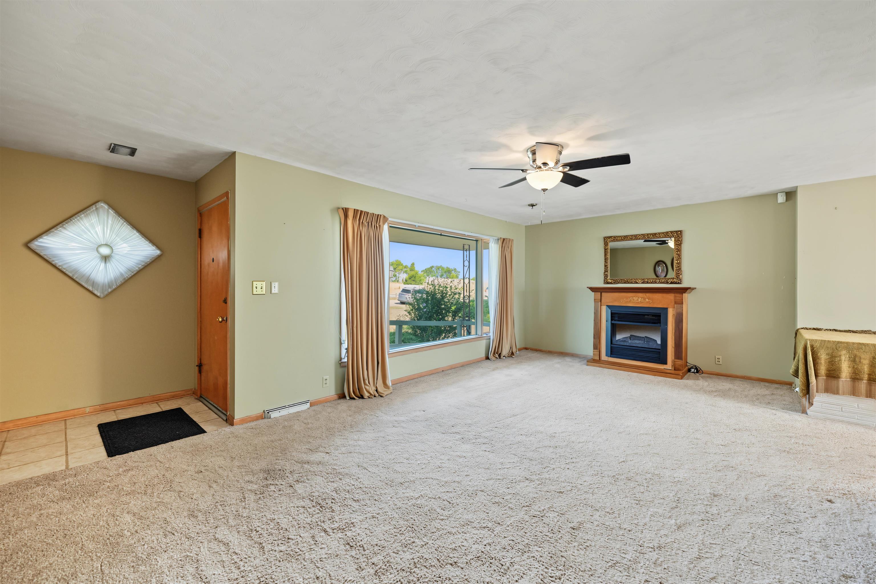 20 N Eastborough Rd, Salina, KS 67401