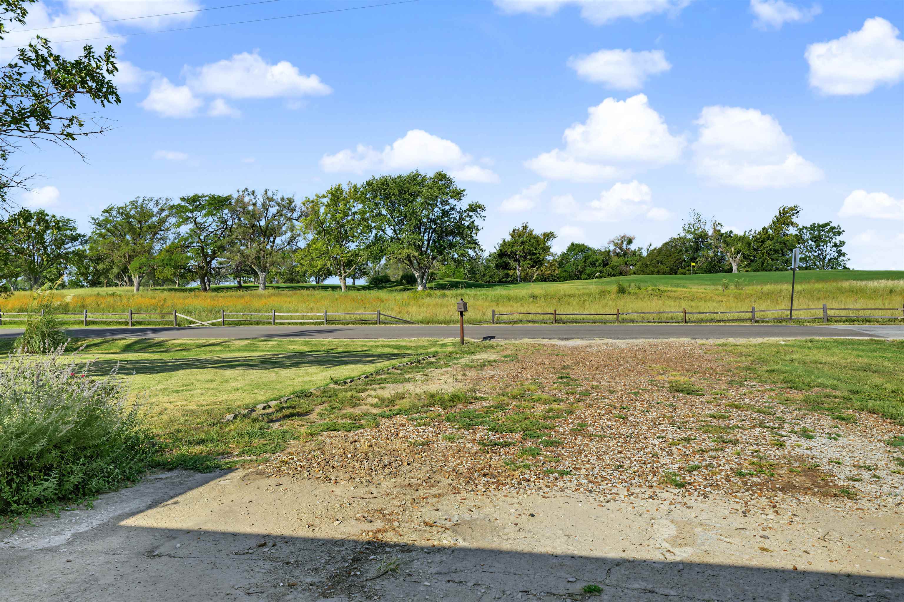 20 N Eastborough Rd, Salina, KS 67401