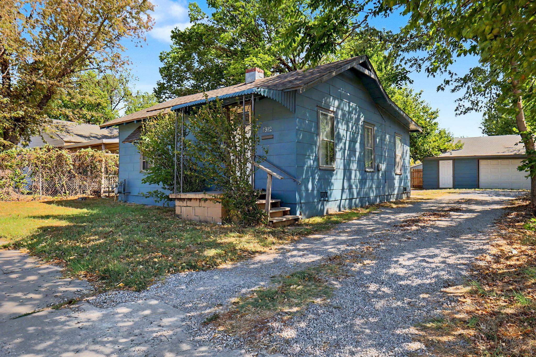 1312 S Meridian Ave, Wichita, KS 67213