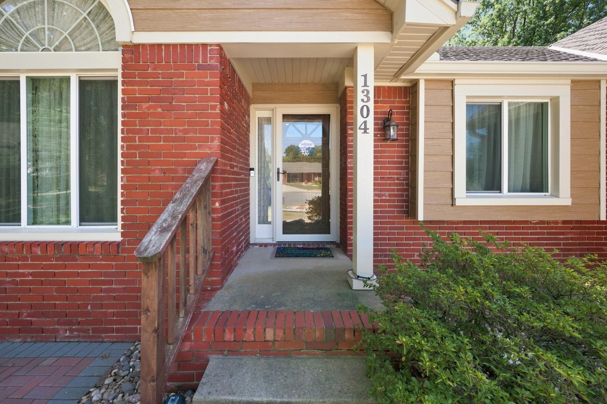 1304 N Jay Ct, Derby, KS 67037-2833