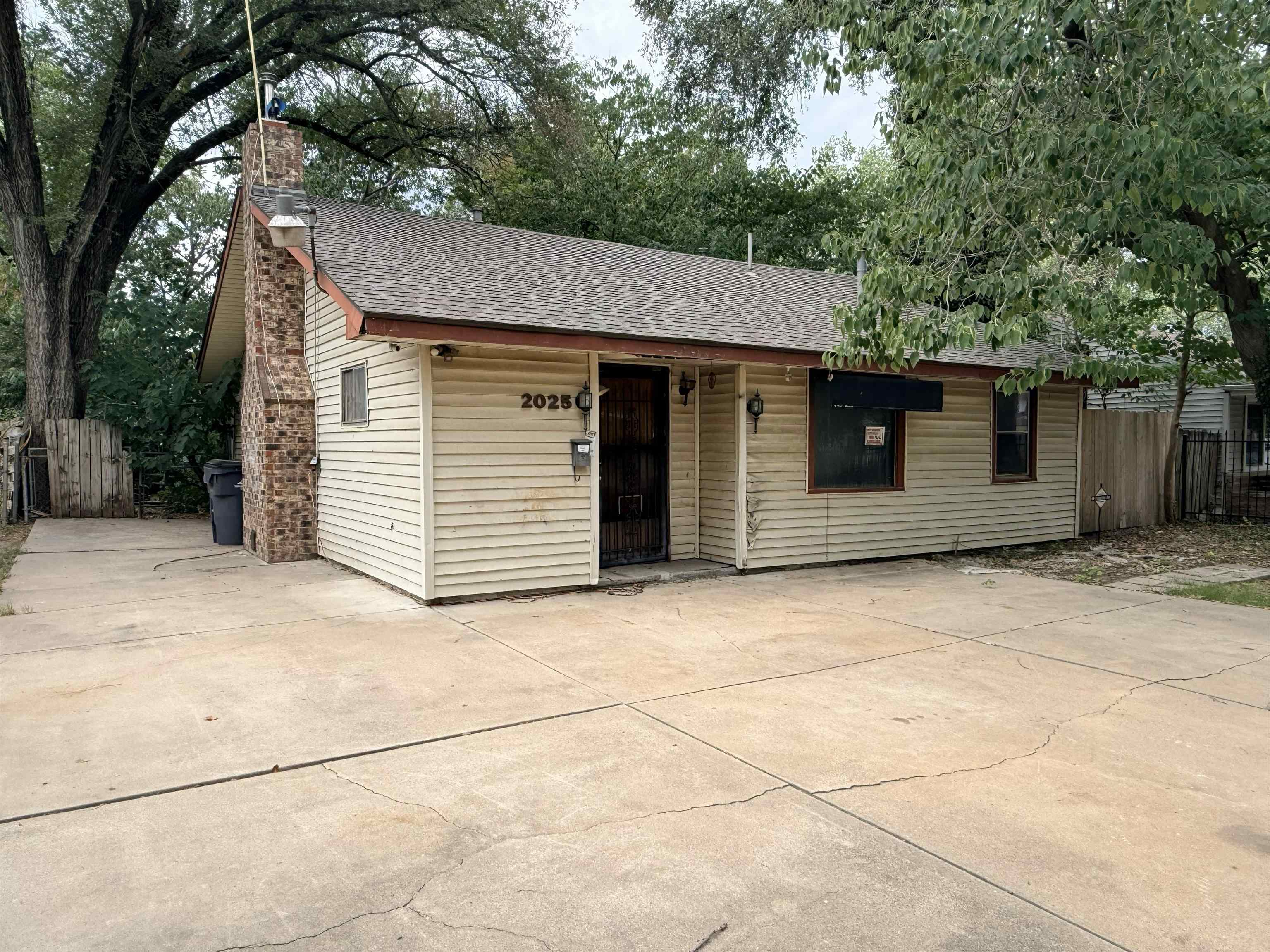 2025 S Spruce St, Wichita, KS 67211