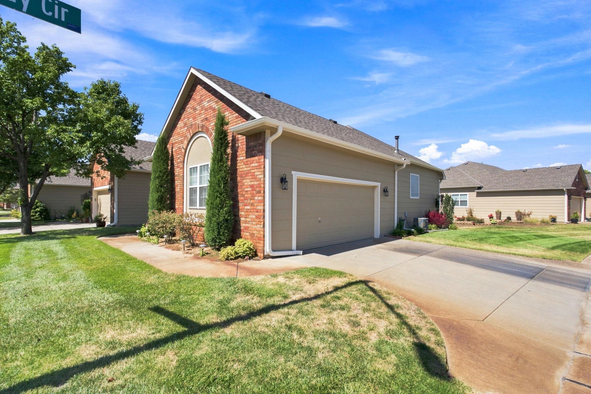 2339 N Lakeway Ct, Wichita, KS 67205