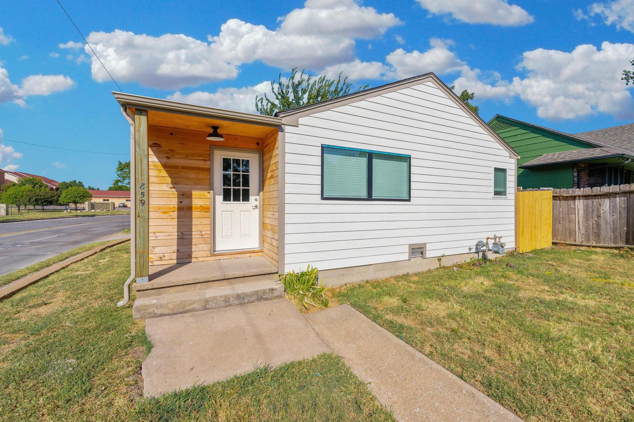 859 S Founatain, Wichita, KS 67218