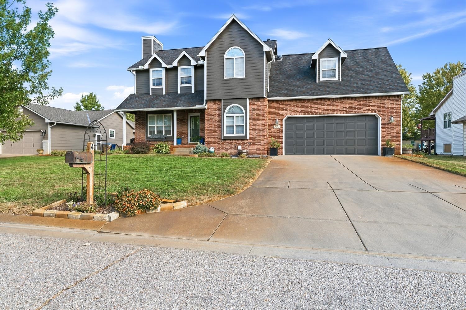 4 E 2nd Cir, Valley Center, KS 67147