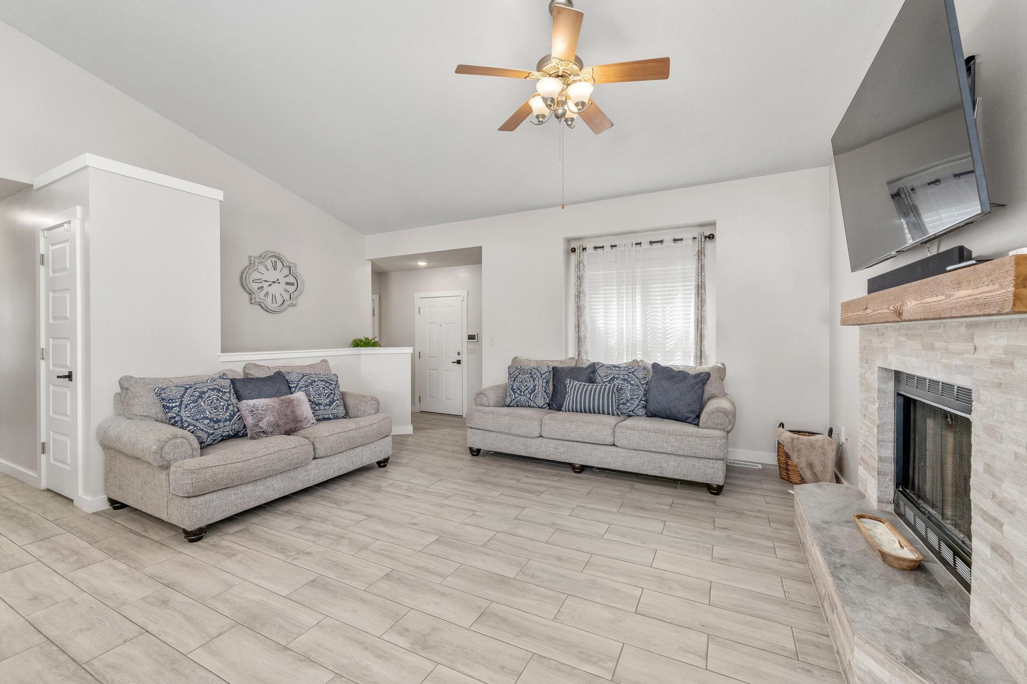 703 S Red Oaks Cir, Wichita, KS 67207