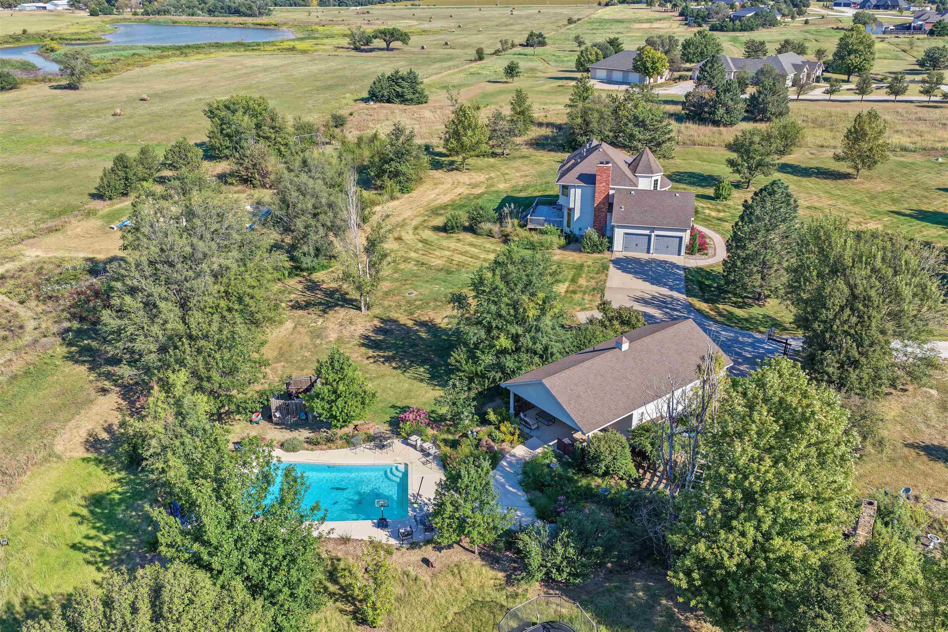 356 S Country Estates Dr, Salina, KS 67401