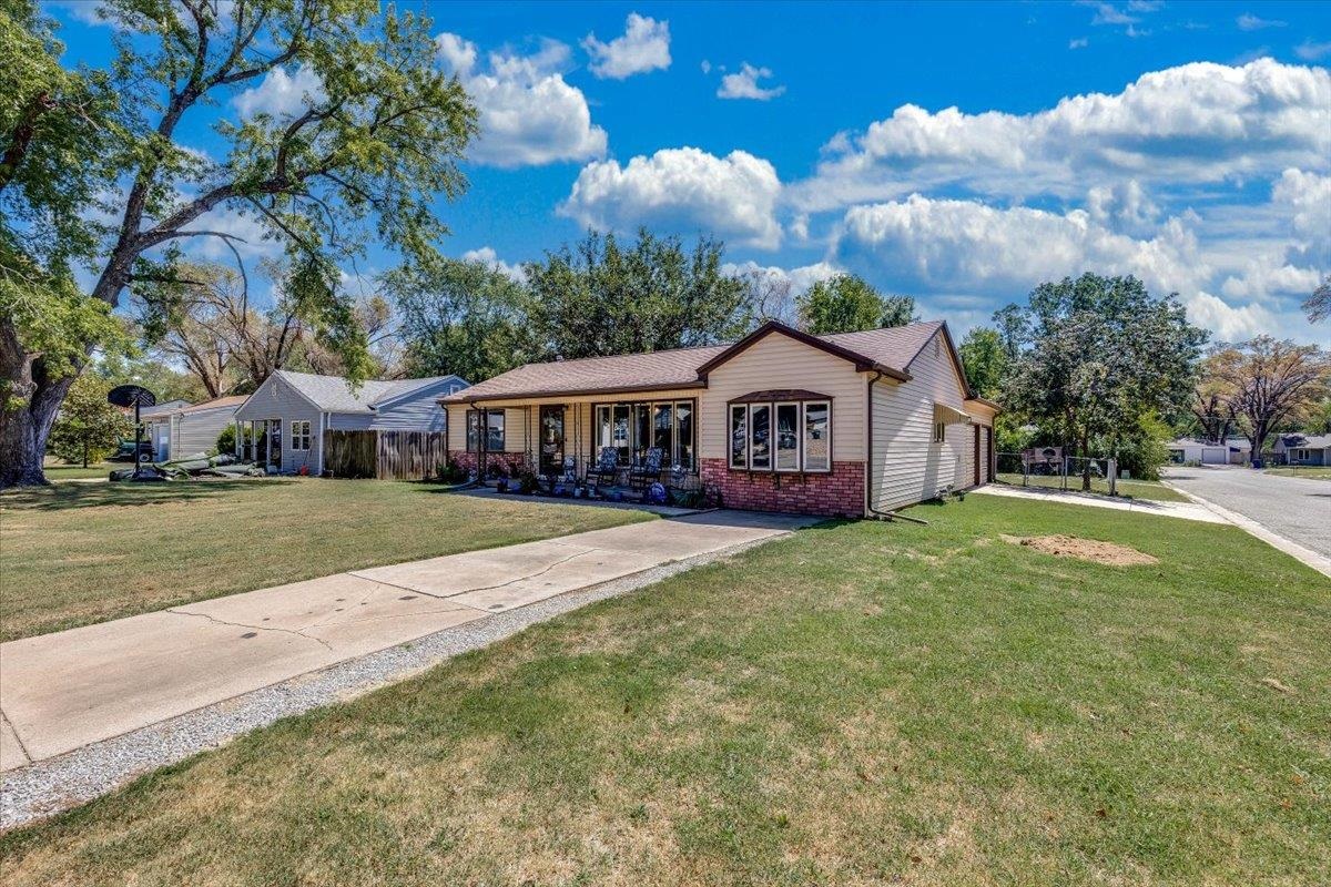 203 Martha Ave, Mulvane, KS 67110-1468