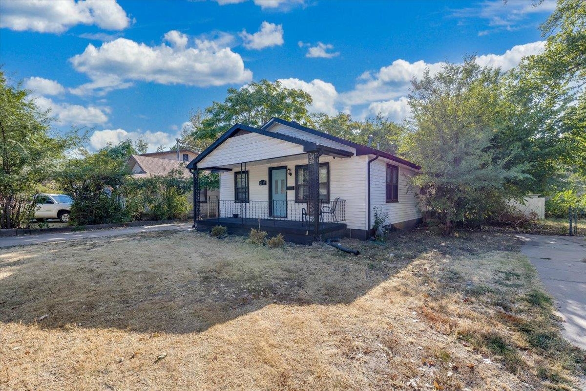 2215 S Saint Francis St, Wichita, KS 67211