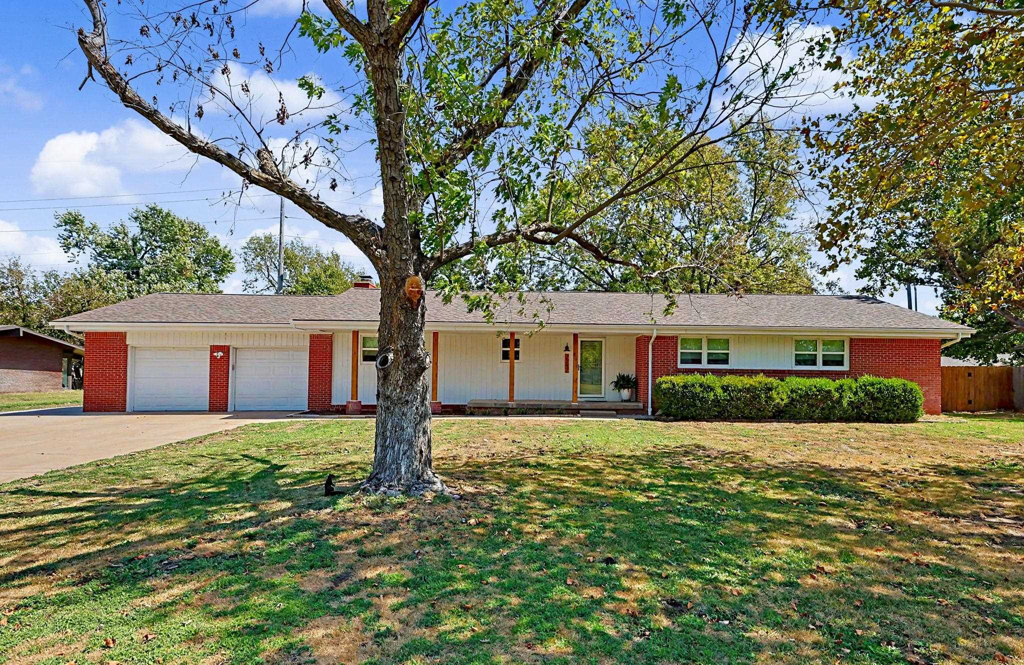 2242 N Cardinal Dr, Wichita, KS 67204