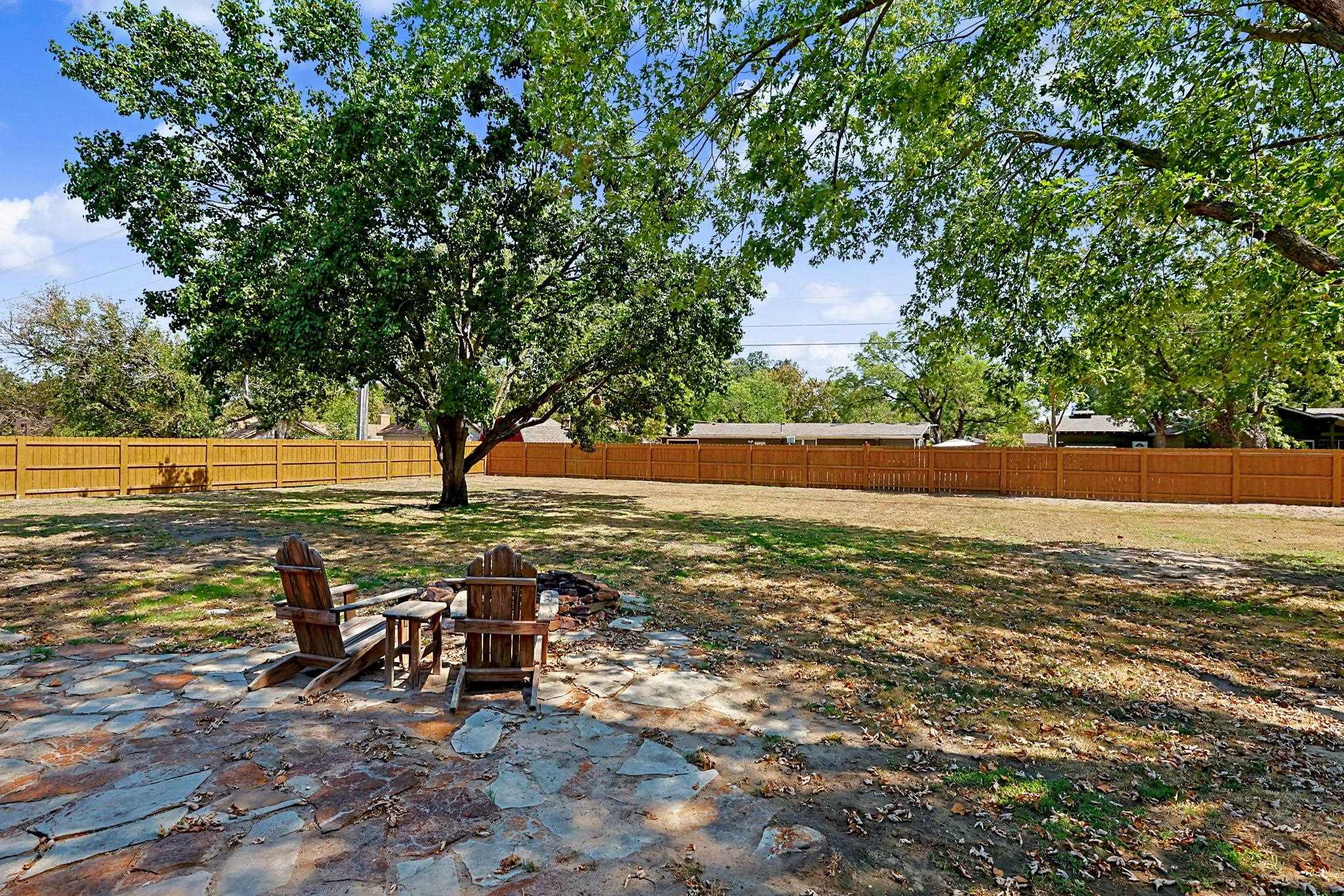 2242 N Cardinal Dr, Wichita, KS 67204